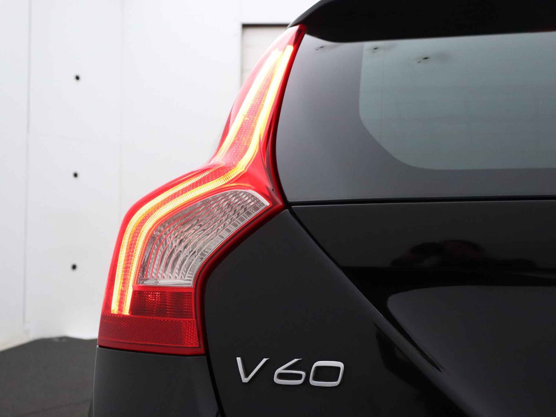 Volvo V60 1.6 T3 Navigatie | 12 maanden dealer garantie - 31/31