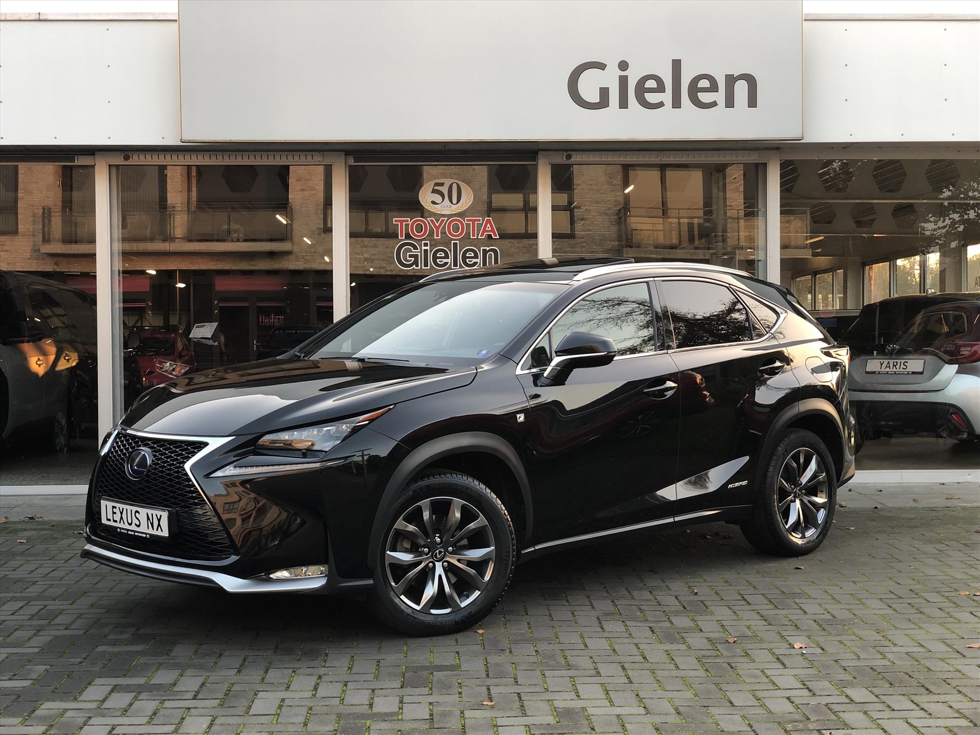 Lexus Nx 300h AWD F Sport Line | Eerste eigenaar, Trekhaak, Schuifdak, Leer, Stoelverwarming, Parkeersensoren, HUD,Elektrische achterklep