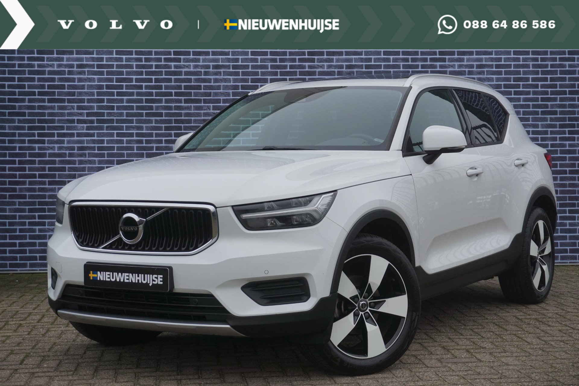 Volvo XC40 1.5 T3 Momentum | Trekhaak | Panorama-Schuifdak | Camera | LED | Climate controle | Volvo On Call|