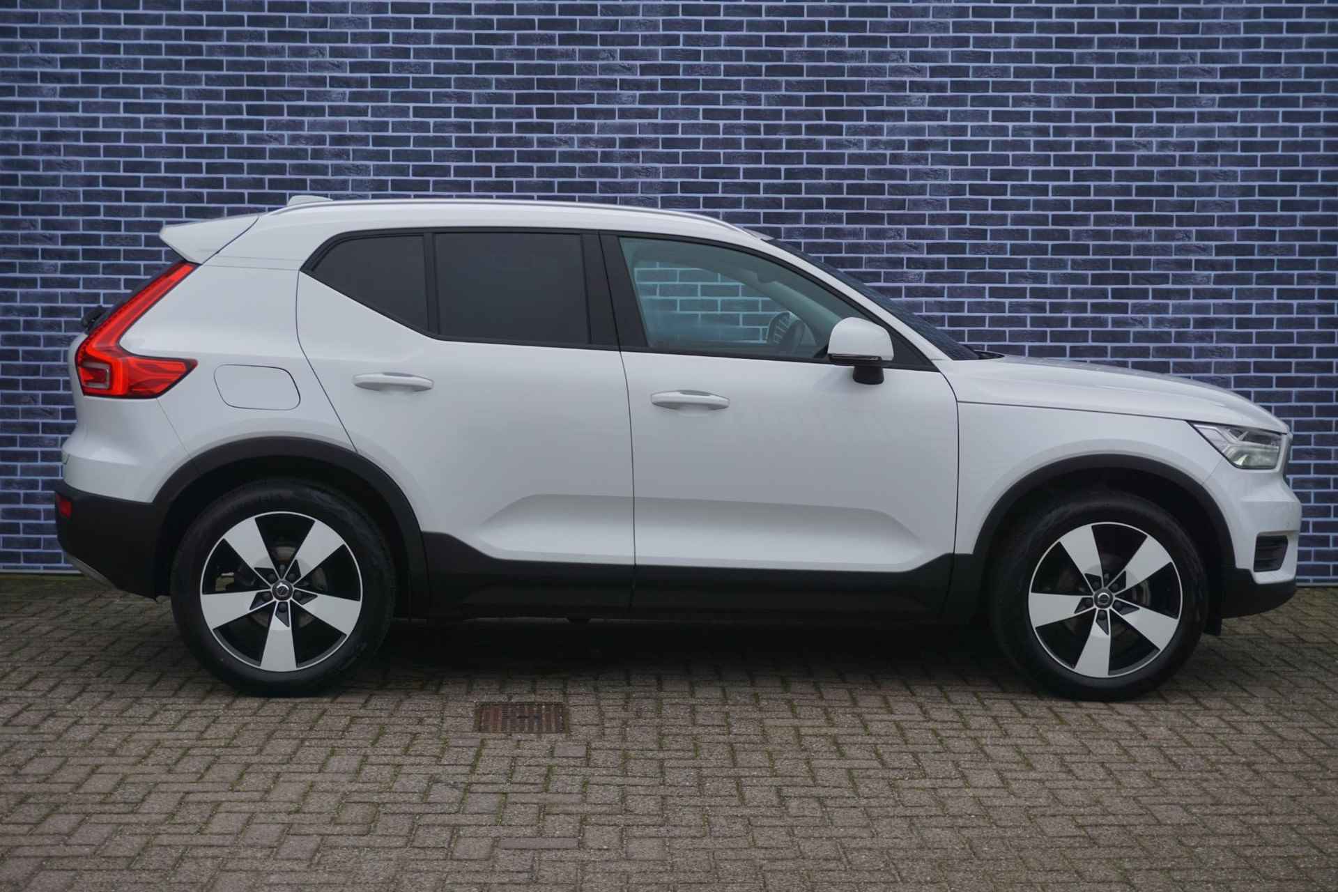 Volvo XC40 1.5 T3 Momentum | Trekhaak | Panorama-Schuifdak | Camera | LED | Climate controle | Volvo On Call| - 11/29