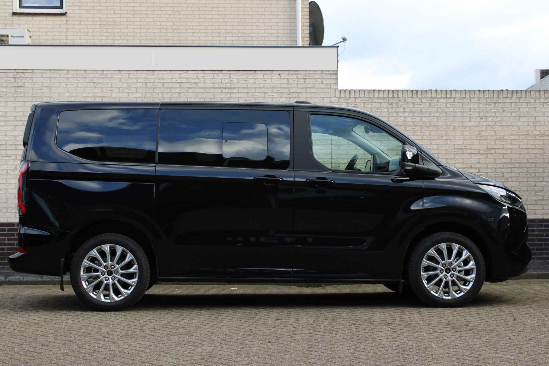 Ford Tourneo Custom 2.5 PHEV Titanium X | Full Options | 8P | Panoramadak | B&O | Trekhaak - 2/34