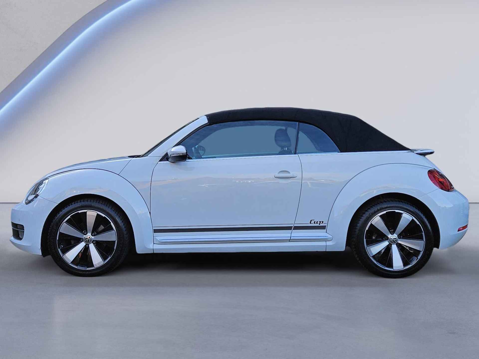 Volkswagen Beetle 1.2 TSI Design Cup Edition Cabrio/Apple Carplay/Vol leder/Xenon/Stoelverwarming/Clima&Cruise Control/Parkeersens V+A/Dodehoek&Licht&Regensensor/Lendesteun/Navi/(MET GARANTIE*) - 4/36