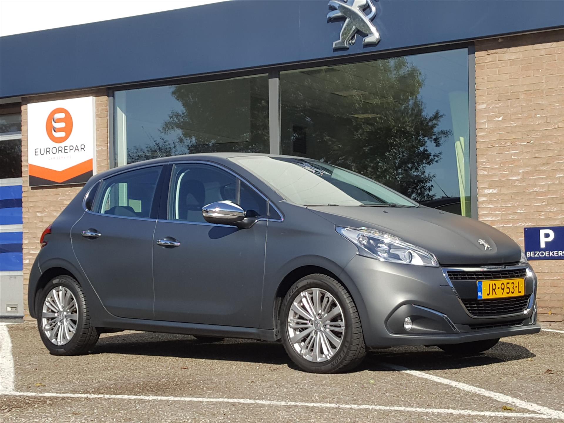 PEUGEOT 208 ALLURE 1.2 PT-110pk 5D AUTOMAAT(EAT6) ICE SILVER=MATKLEUR |Navigatie | Cruise & Climate control | Parkeersensoren | Bluetooth bellen&muziek |LM-velgen