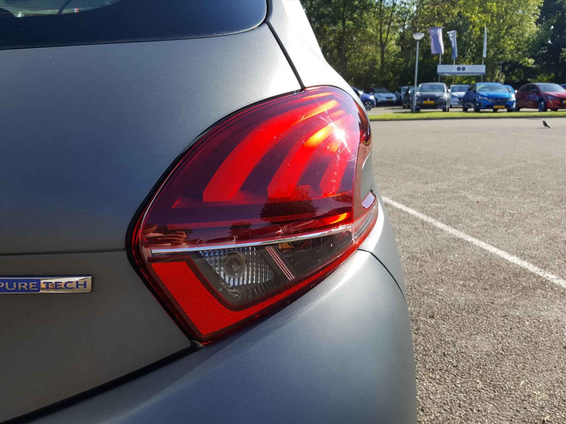 PEUGEOT 208 ALLURE 1.2 PT-110pk 5D AUTOMAAT(EAT6) ICE SILVER=MATKLEUR |Navigatie | Cruise & Climate control | Parkeersensoren | Bluetooth bellen&muziek |LM-velgen - 34/50