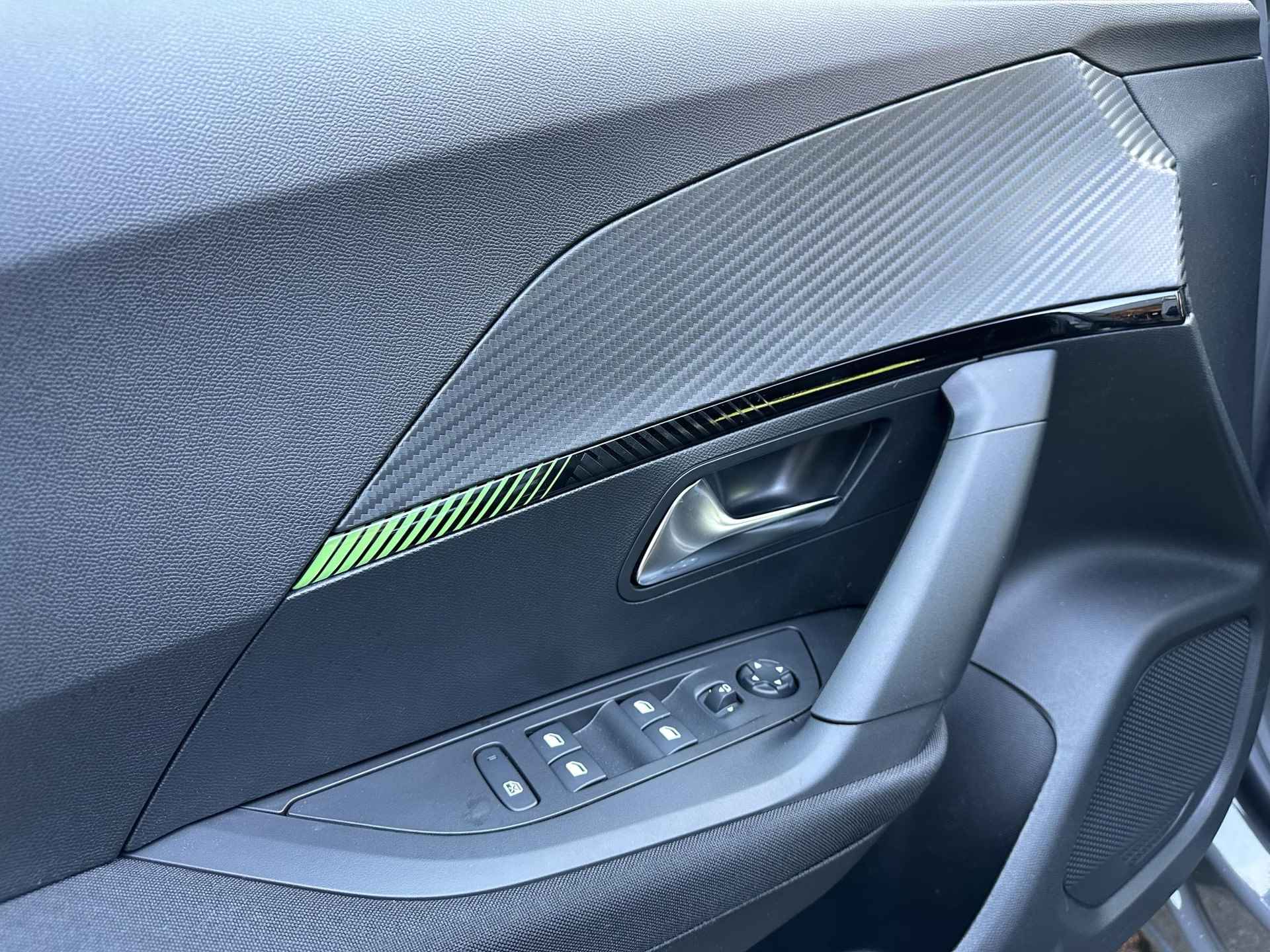 Peugeot 2008 1.2 Turbo 100 PK | Demo Auto van 2024 | Nieuwste Model | Stoelverwarming | Navigatie via Telefoon | Apple Carplay - Android Auto Draadloos | LED Verlichting | Multifunctioneel Stuurwiel | Parkeersensoren | Climate Control | Cruise Control | - 14/51