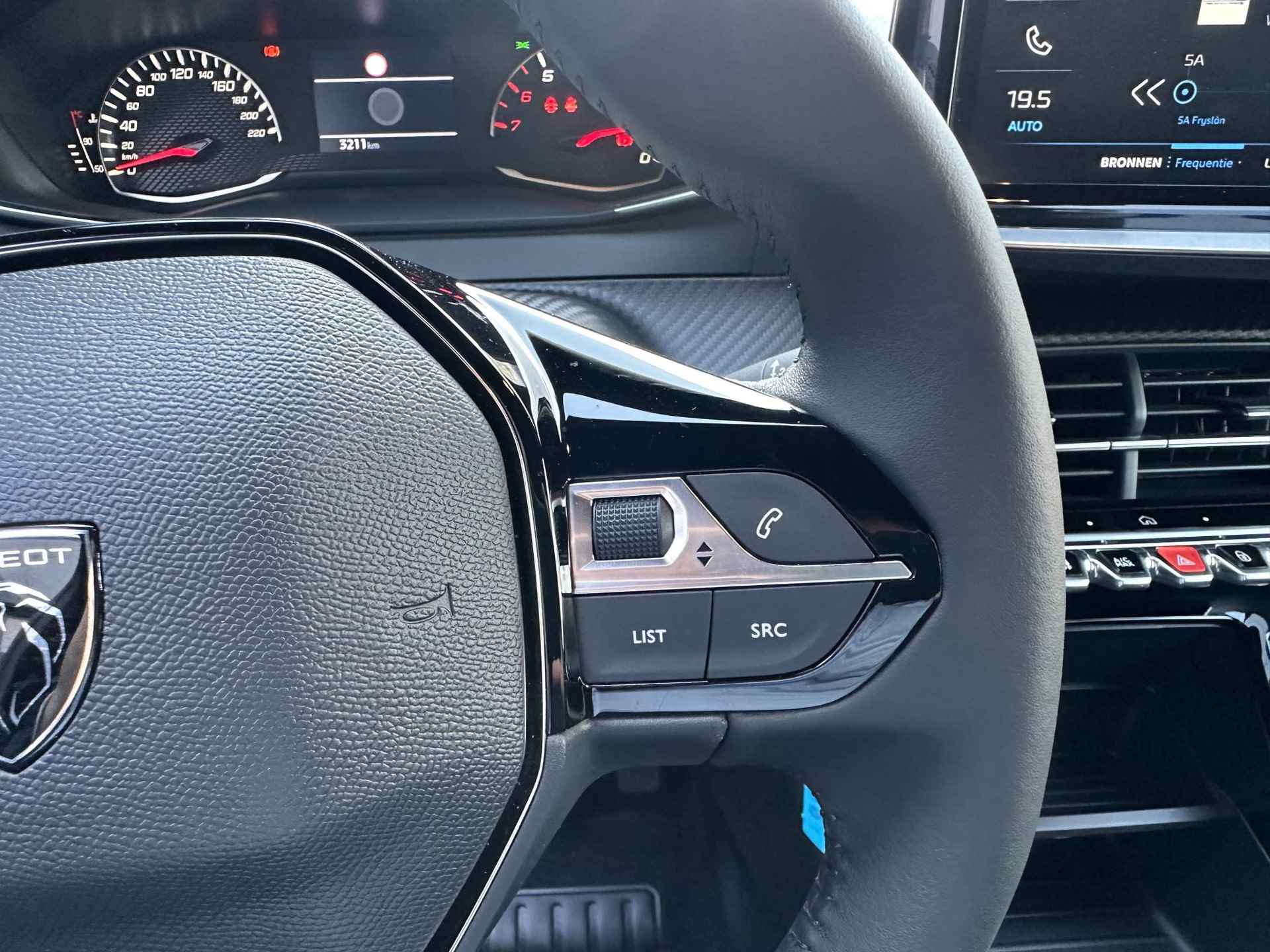 Peugeot 2008 1.2 Turbo 100 PK | Demo Auto van 2024 | Nieuwste Model | Stoelverwarming | Navigatie via Telefoon | Apple Carplay - Android Auto Draadloos | LED Verlichting | Multifunctioneel Stuurwiel | Parkeersensoren | Climate Control | Cruise Control | - 15/51