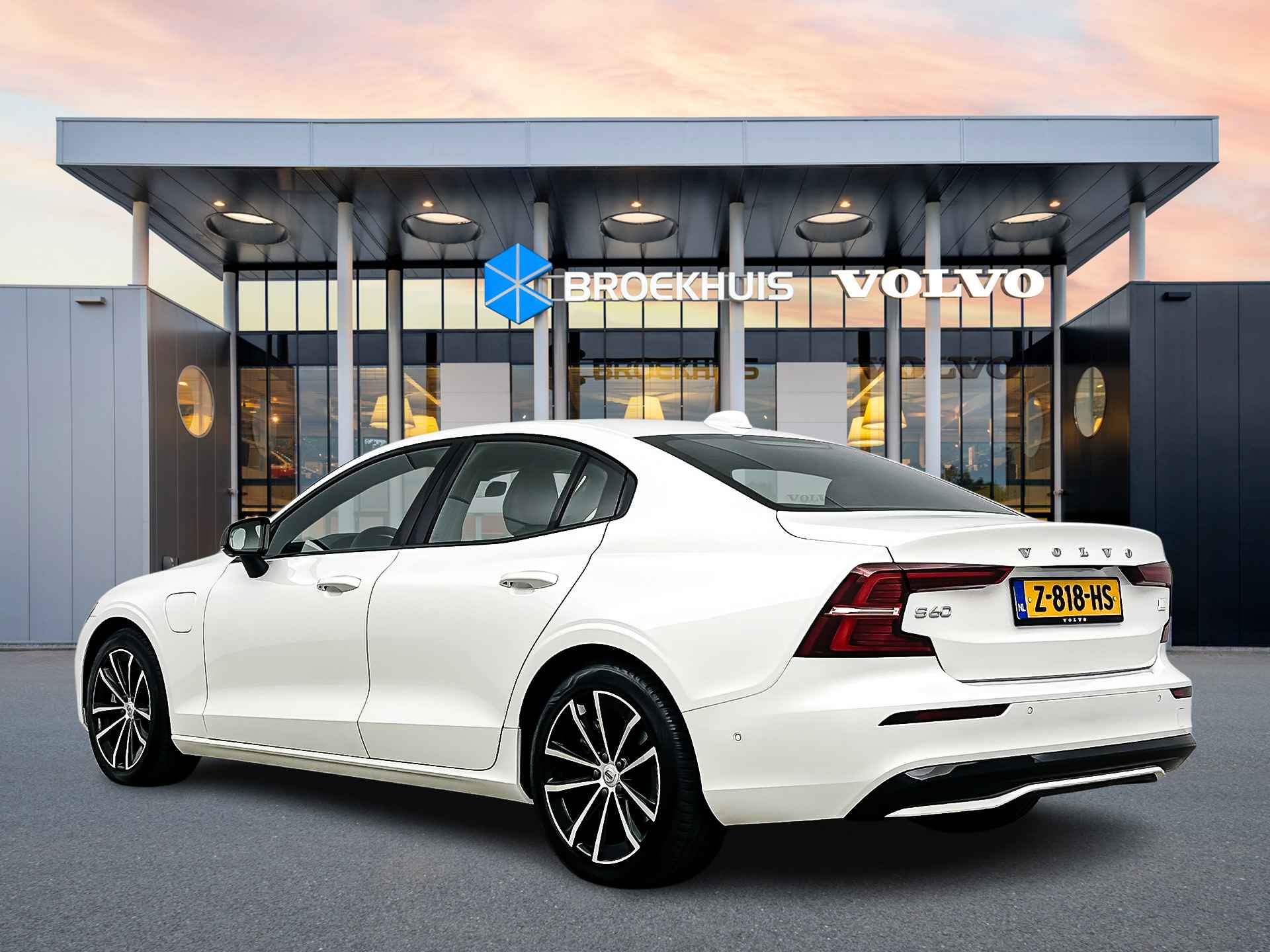 Volvo S60 T6 Recharge AWD Ultimate Dark | Bowers & Wilkins | 360 Camera | Sportstoelen | Head-up | Trekhaak - 5/34