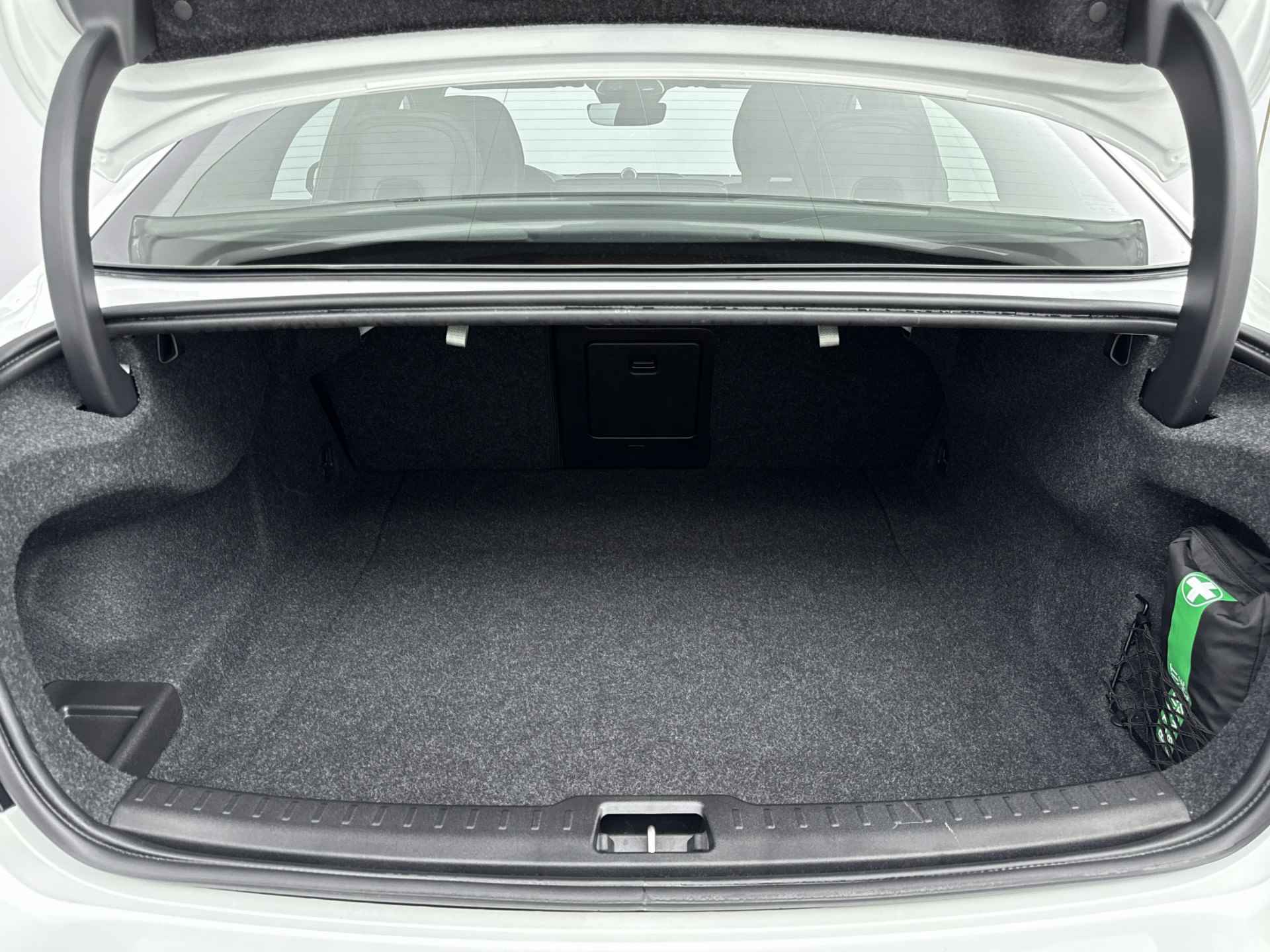 Volvo S60 T6 Recharge AWD Ultimate Dark | Bowers & Wilkins | 360 Camera | Sportstoelen | Head-up | Trekhaak - 29/34