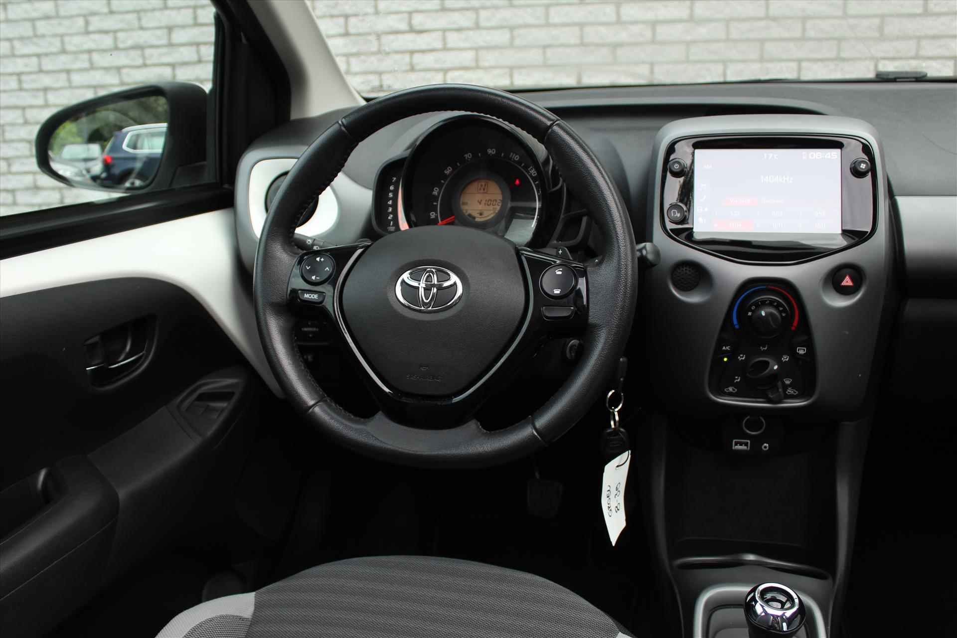 TOYOTA Aygo 1.0 VVT-i 72pk x-shift 5D x-play | Automaat | Camera | Cabrio/Schuifdak Carplay | | Airco - 11/35