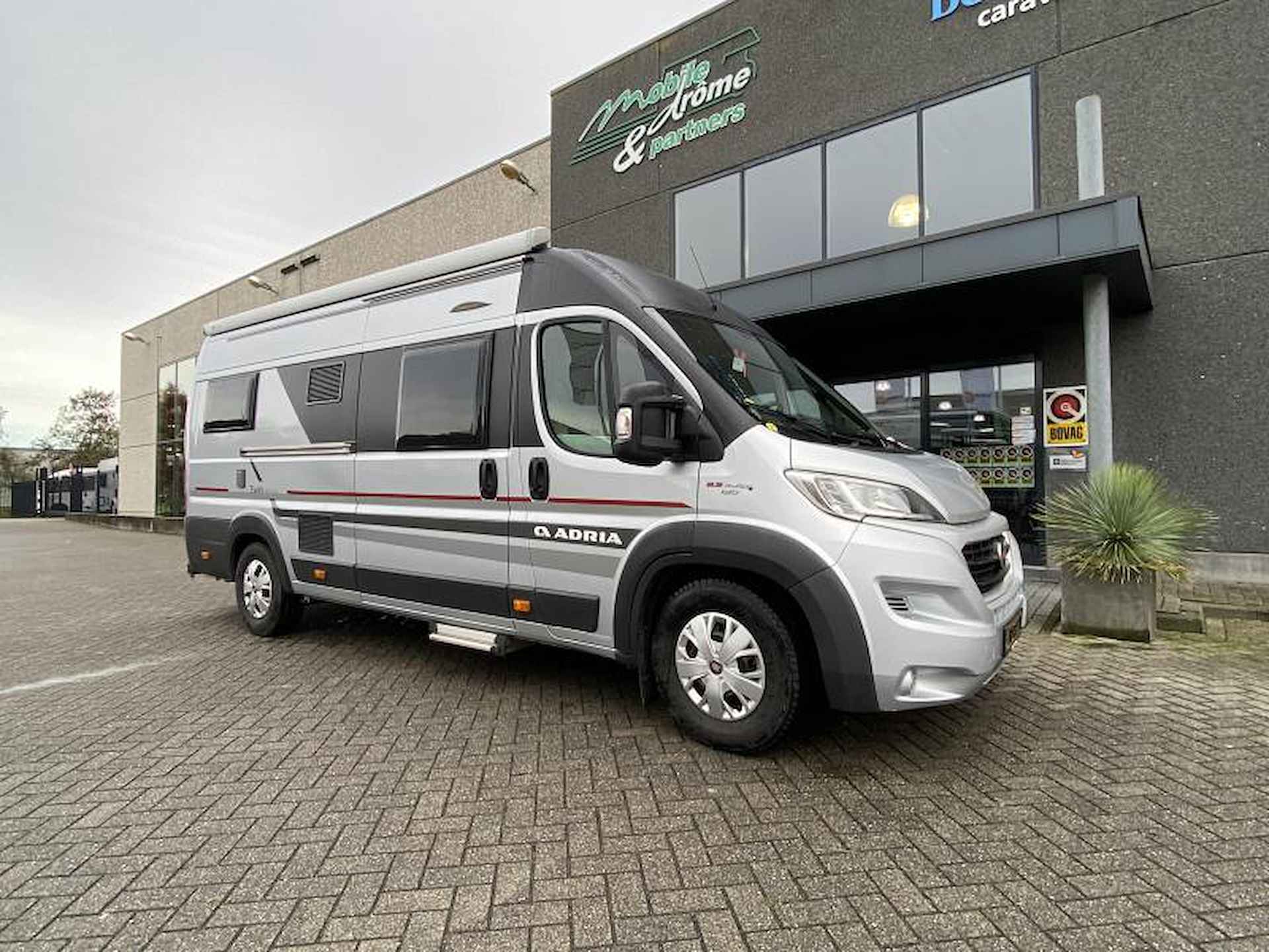 Adria Twin 640 SLX  zeer netjes - 6/20