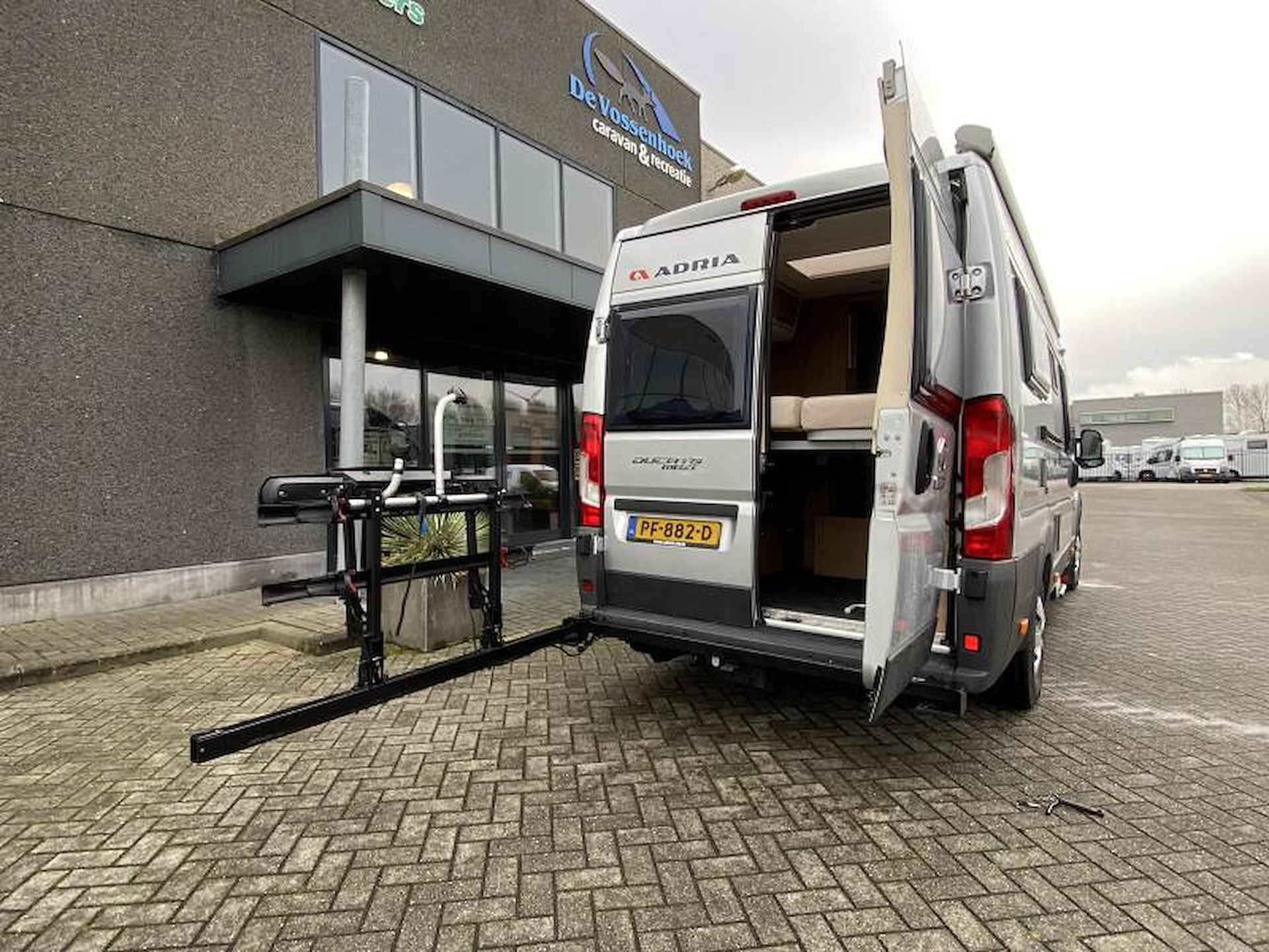 Adria Twin 640 SLX  zeer netjes - 8/20