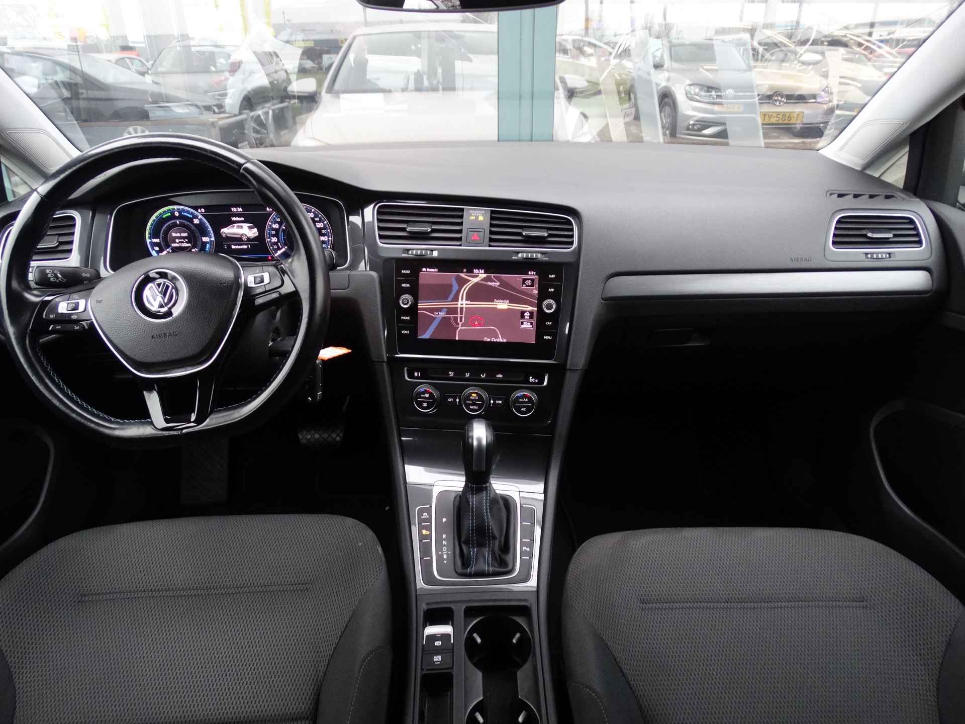 Volkswagen e-Golf E-DITION | Cruise Controle | Navigatie | Achteruitrijcamera | Apple Carplay/Android Auto | - 26/28