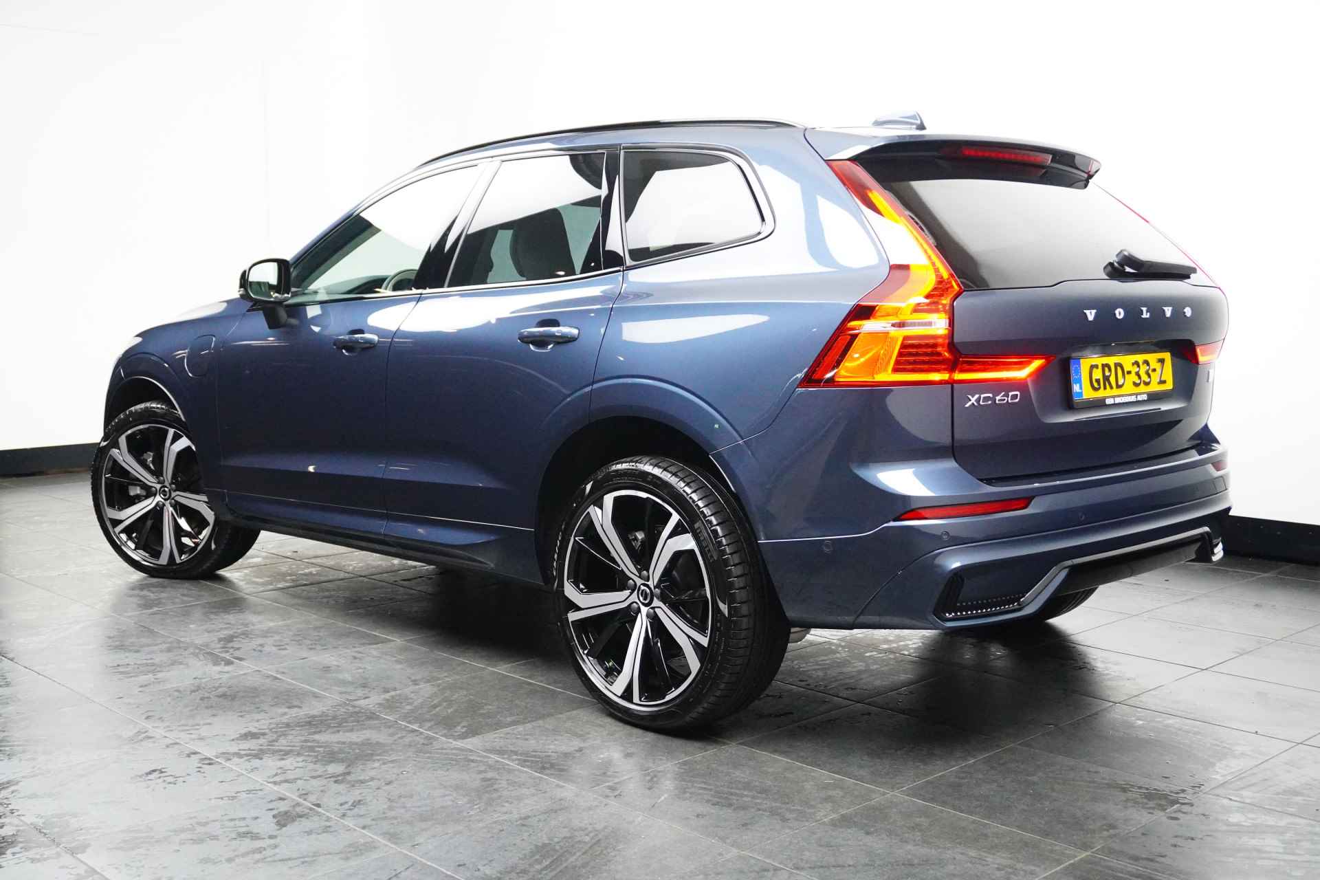 Volvo XC60 Recharge T6 AWD Ultimate Dark | Luchtvering | Bowers & Wilkins | Panoramamdak | 360° Camera | Adaptive Cruise | Head-up Display - 7/37