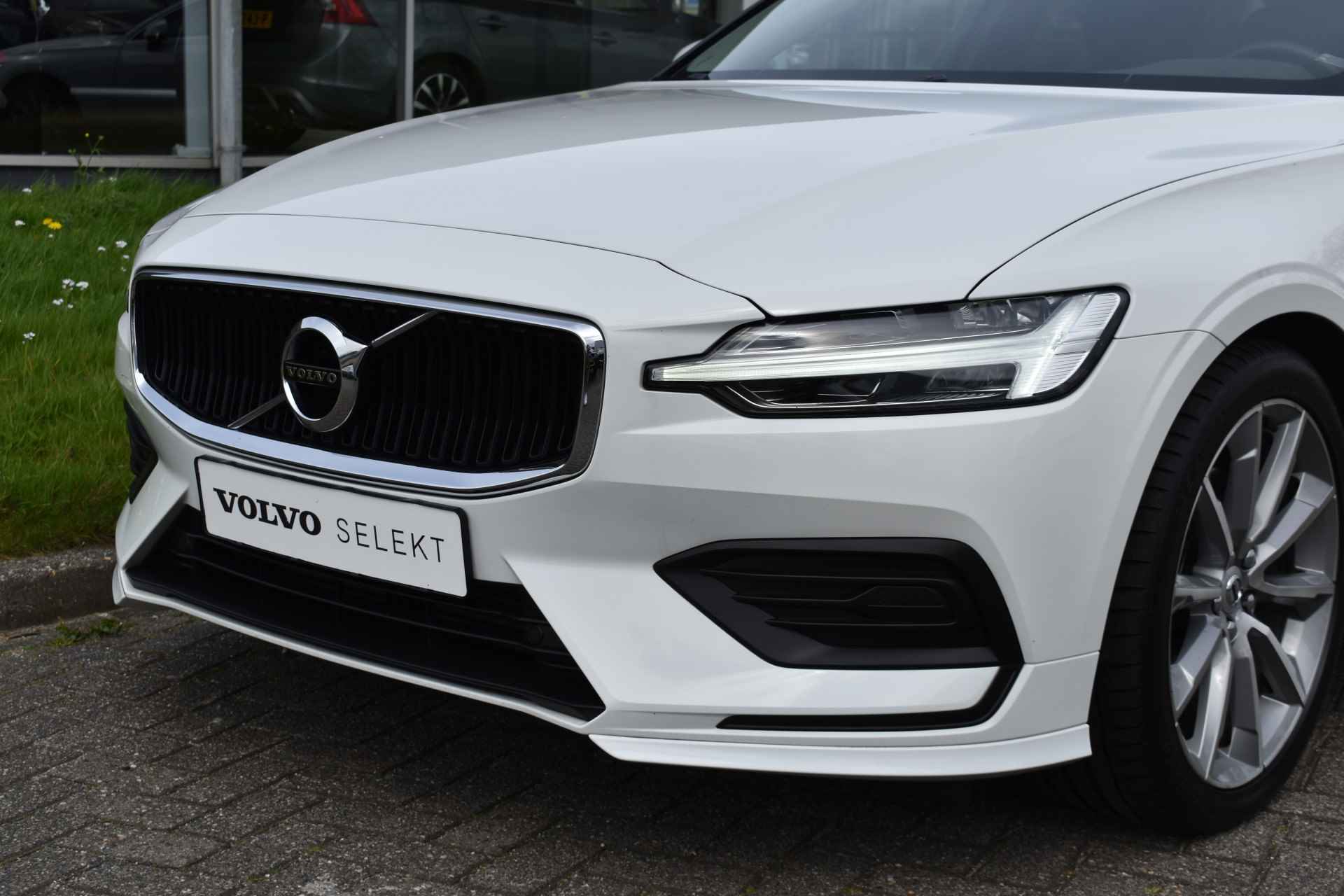 Volvo V60 T4 210PK Automaat Momentum Pro | Polestar | 19" LMV | El. Trekhaak | LED | Getint glas | Apple carplay / Android | - 4/35