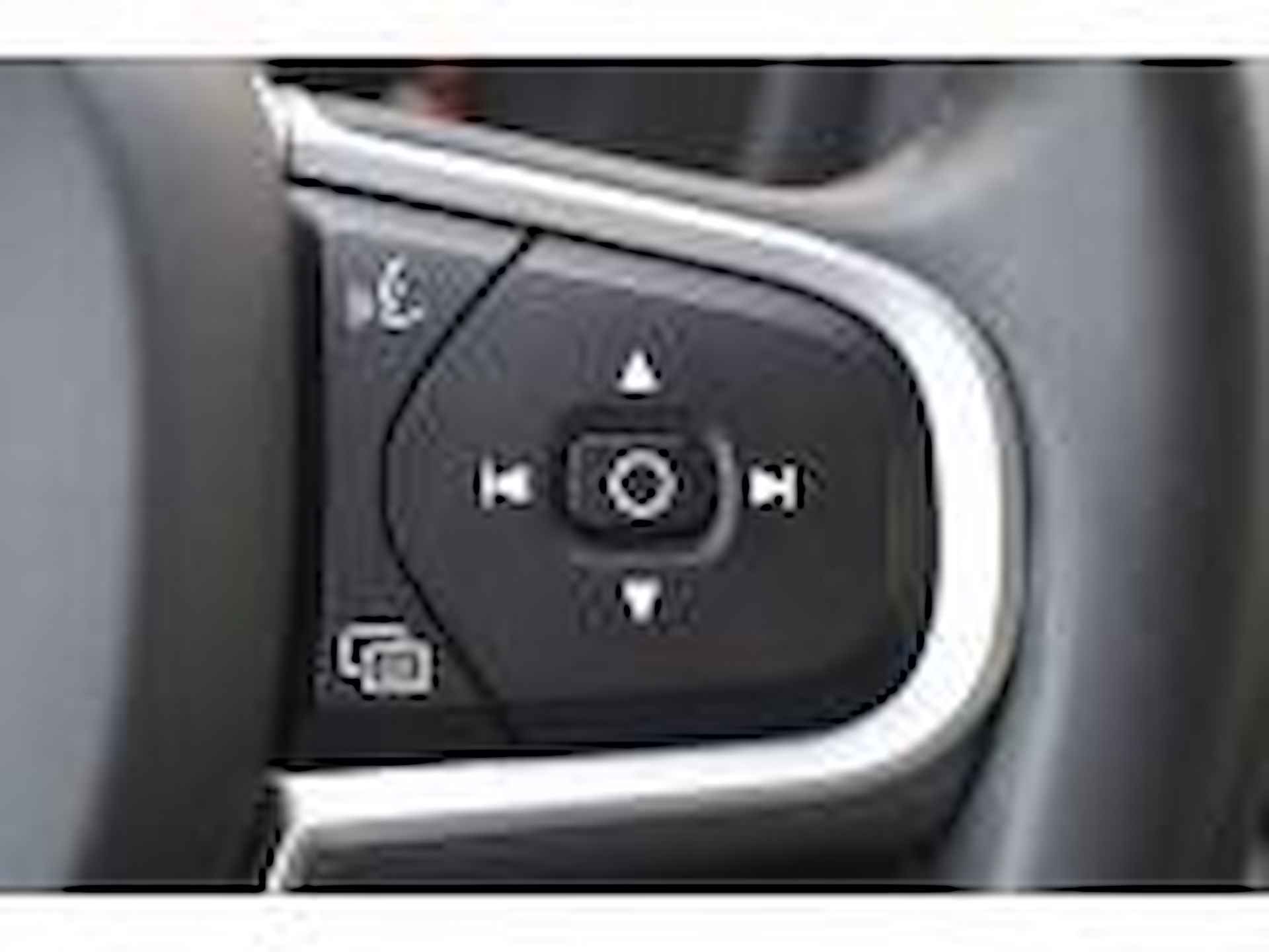 Volvo V60 T4 210PK Automaat Momentum Pro | Polestar | 19" LMV | El. Trekhaak | LED | Getint glas | Apple carplay / Android | - 25/35