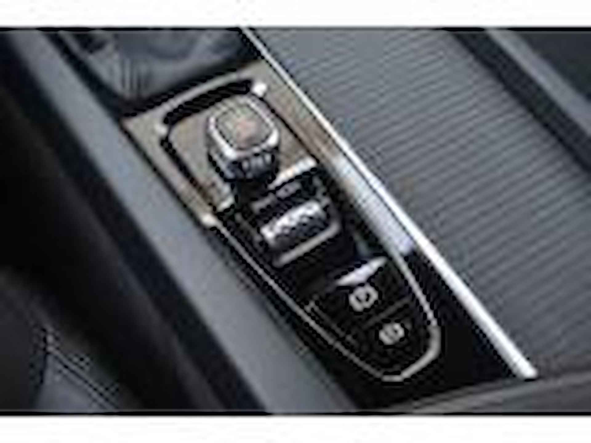 Volvo V60 T4 210PK Automaat Momentum Pro | Polestar | 19" LMV | El. Trekhaak | LED | Getint glas | Apple carplay / Android | - 31/35