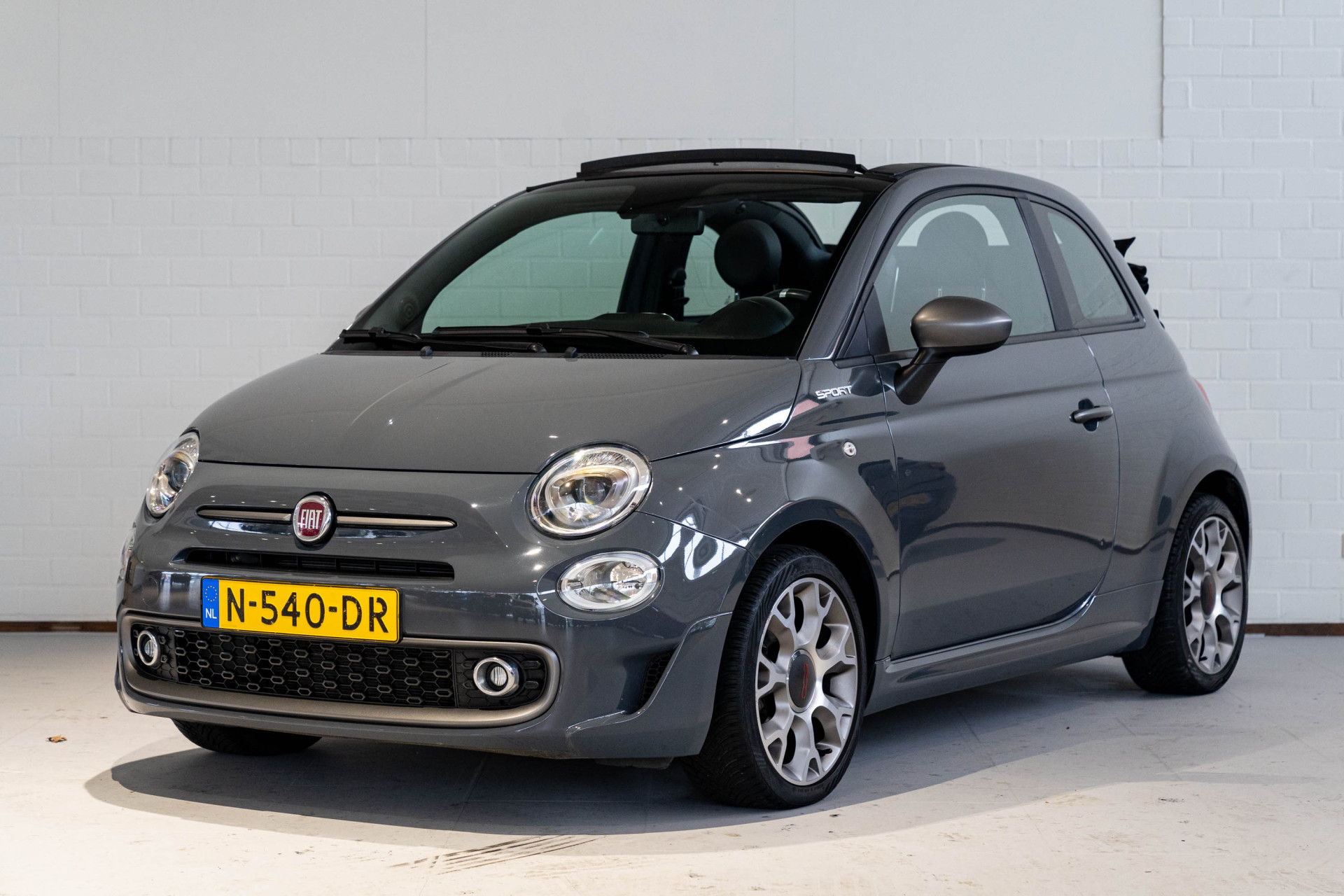 Fiat 500C 1.0 Hybrid Sport | Climate Controle | Apple Carplay & Android Auto | Parkeersensoren |