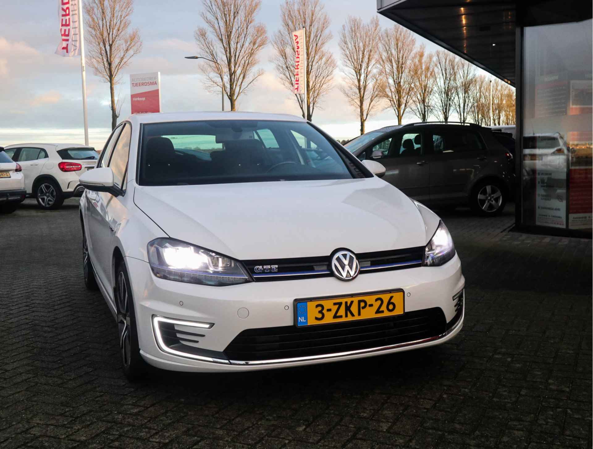 Volkswagen Golf 1.4 TSI GTE Navi/Clima/Cruise/PDC/Parelmoer/Zwarte-Hemel - 4/27