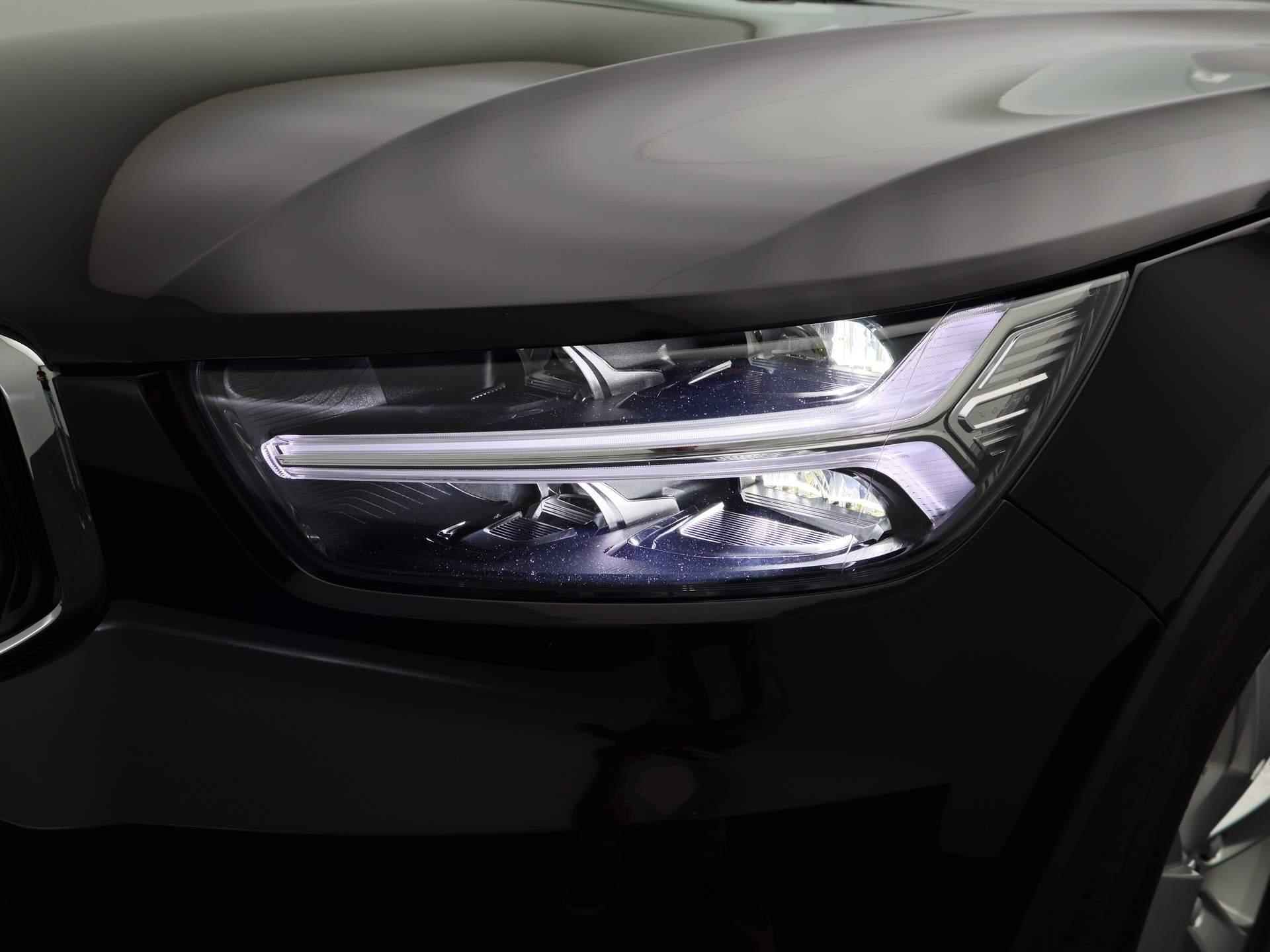 Volvo XC40 1.5 T2 Momentum Pro | LED Koplampen | Navigatie | Climate Control | Parkeersensoren | Lichtmetalen Velgen | - 17/34