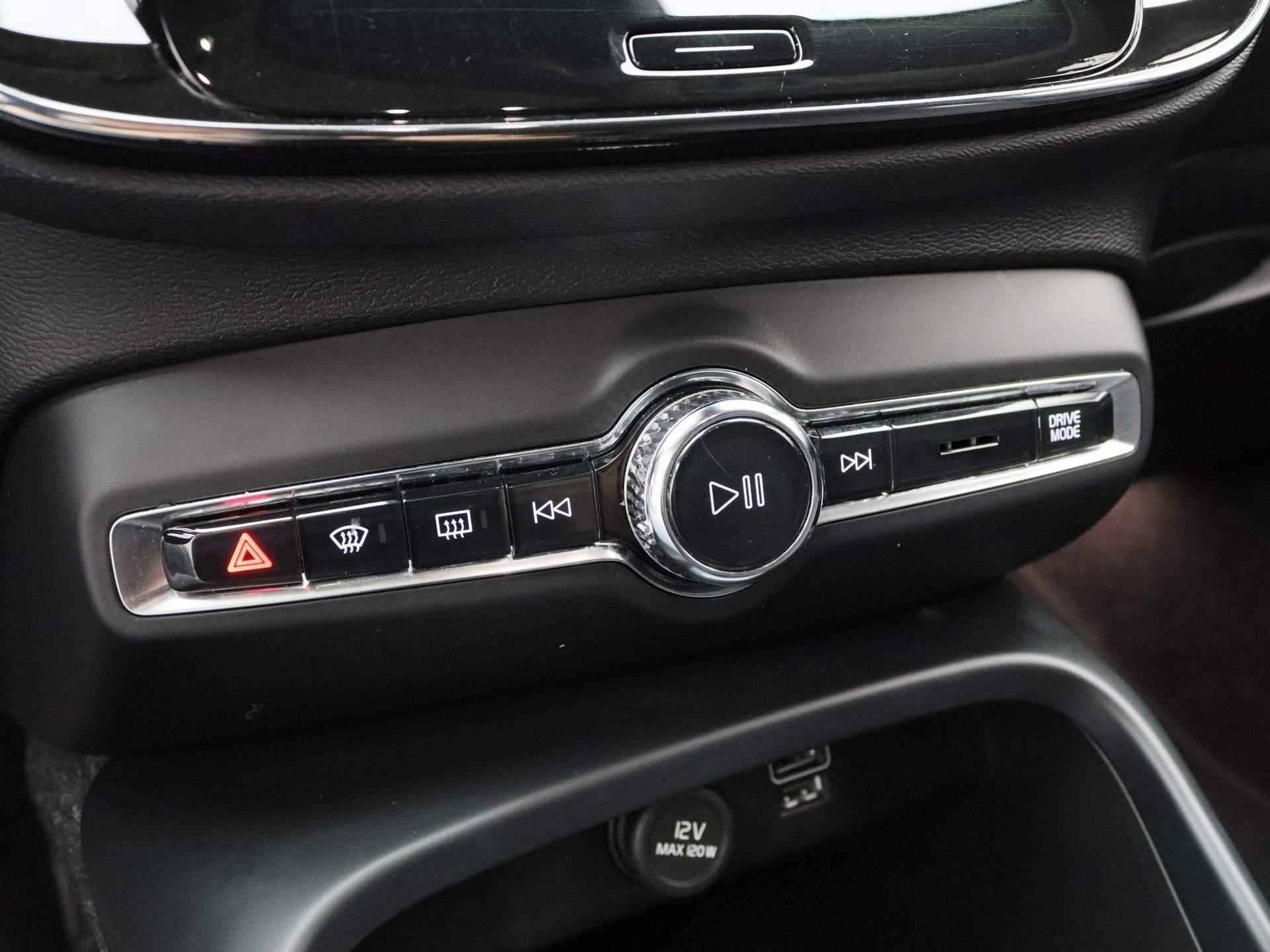 Volvo XC40 1.5 T2 Momentum Pro | LED Koplampen | Navigatie | Climate Control | Parkeersensoren | Lichtmetalen Velgen | - 25/34