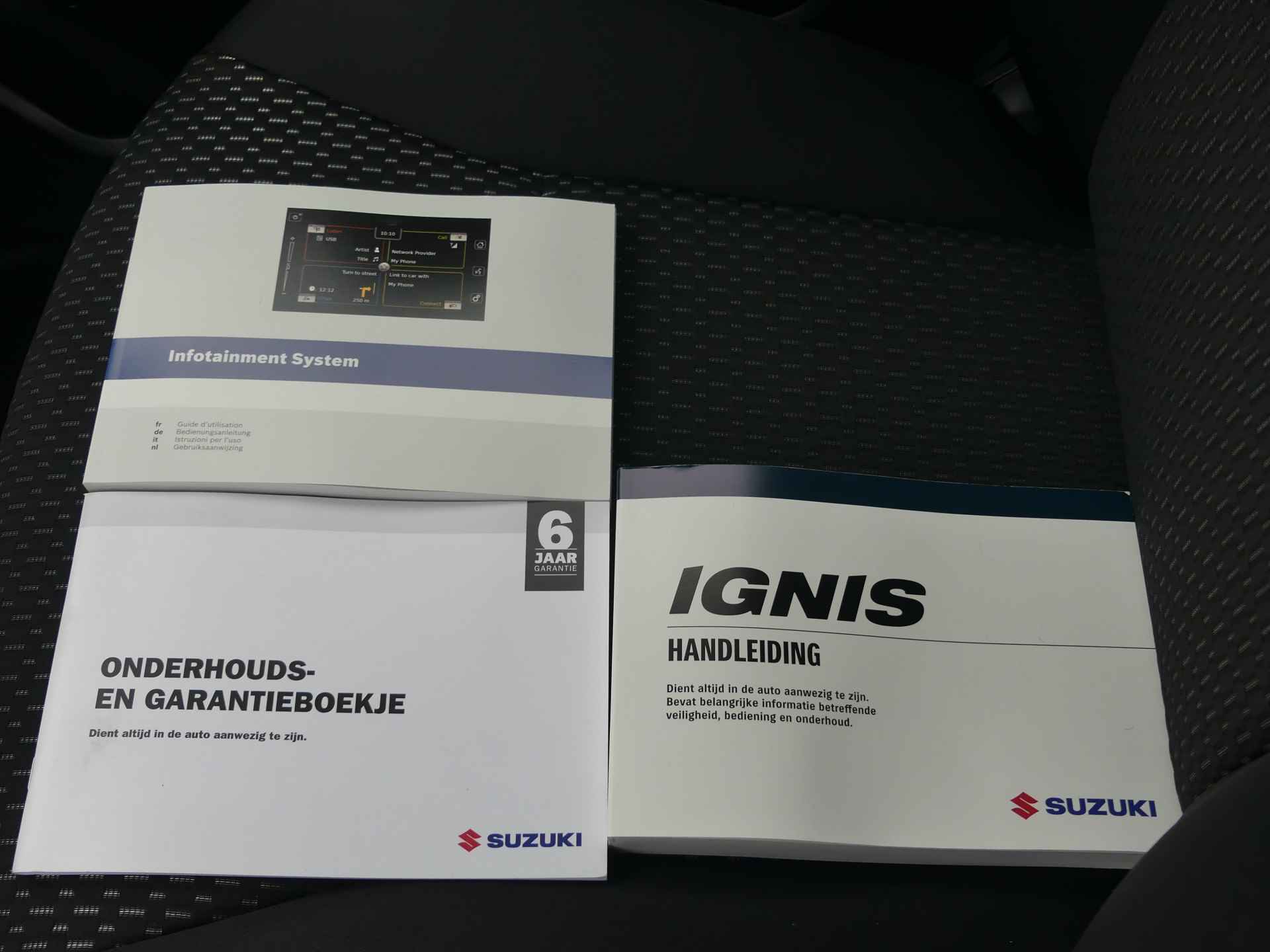 Suzuki Ignis 1.2 Smart Hybrid Select 6 jaar garantie Origineel Nederlandse auto, Airco, achteruitrijcamera - 24/26