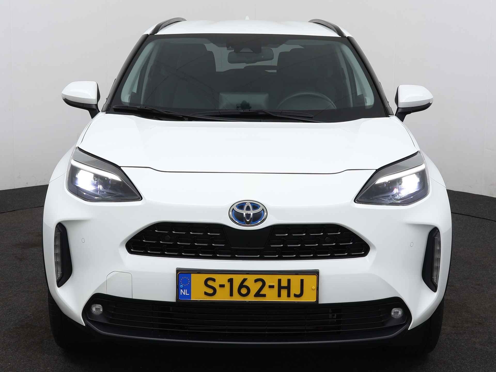 Toyota Yaris Cross 1.5 Hybrid Executive | Navigatie | Verwarmde voorstoelen | - 26/41