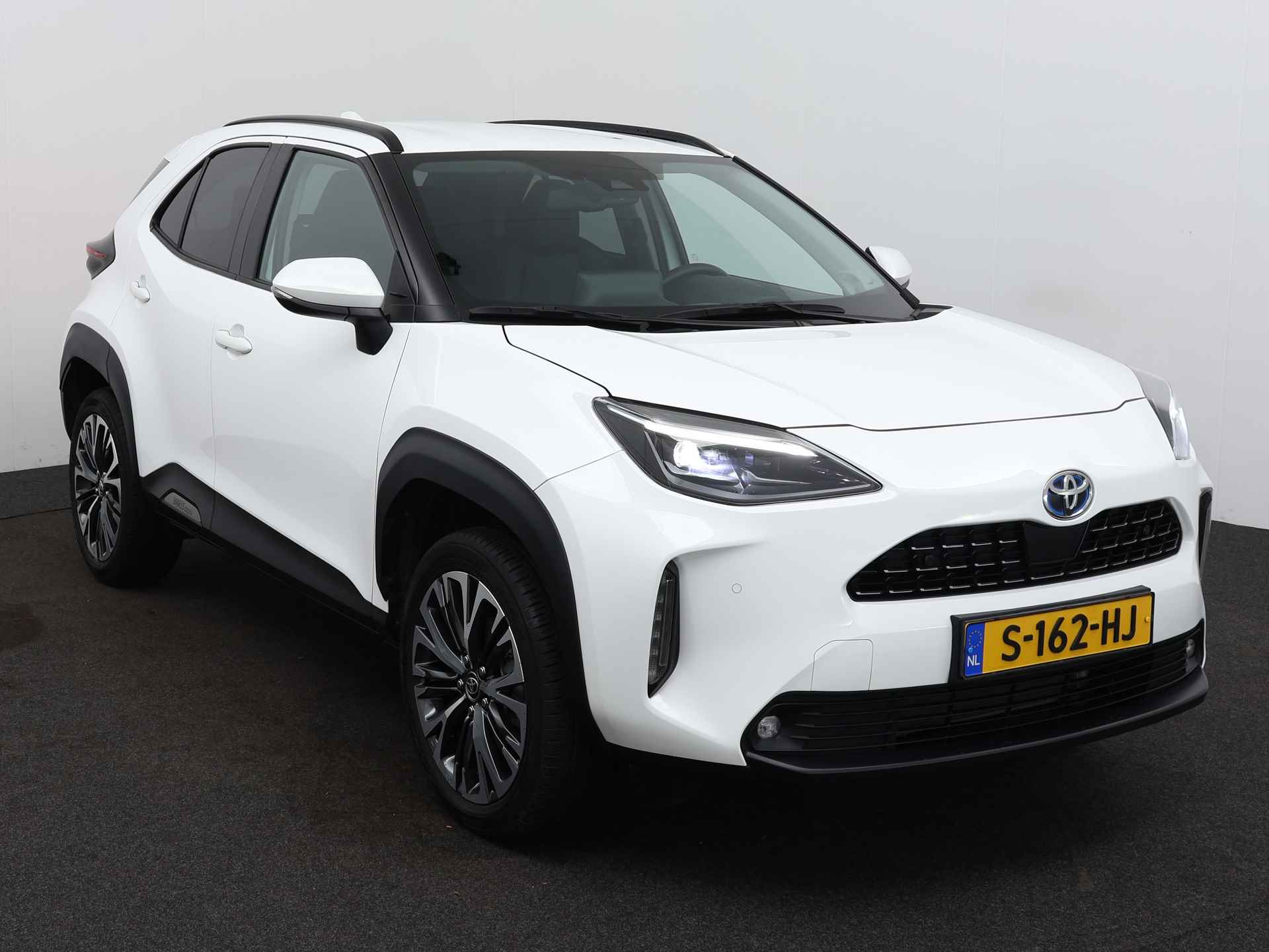 Toyota Yaris Cross 1.5 Hybrid Executive | Navigatie | Verwarmde voorstoelen | - 27/41