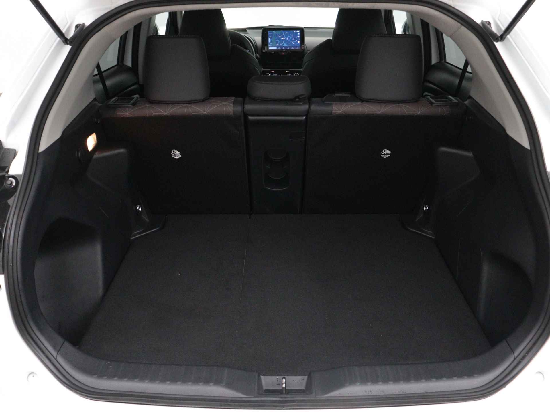 Toyota Yaris Cross 1.5 Hybrid Executive | Navigatie | Verwarmde voorstoelen | - 34/41