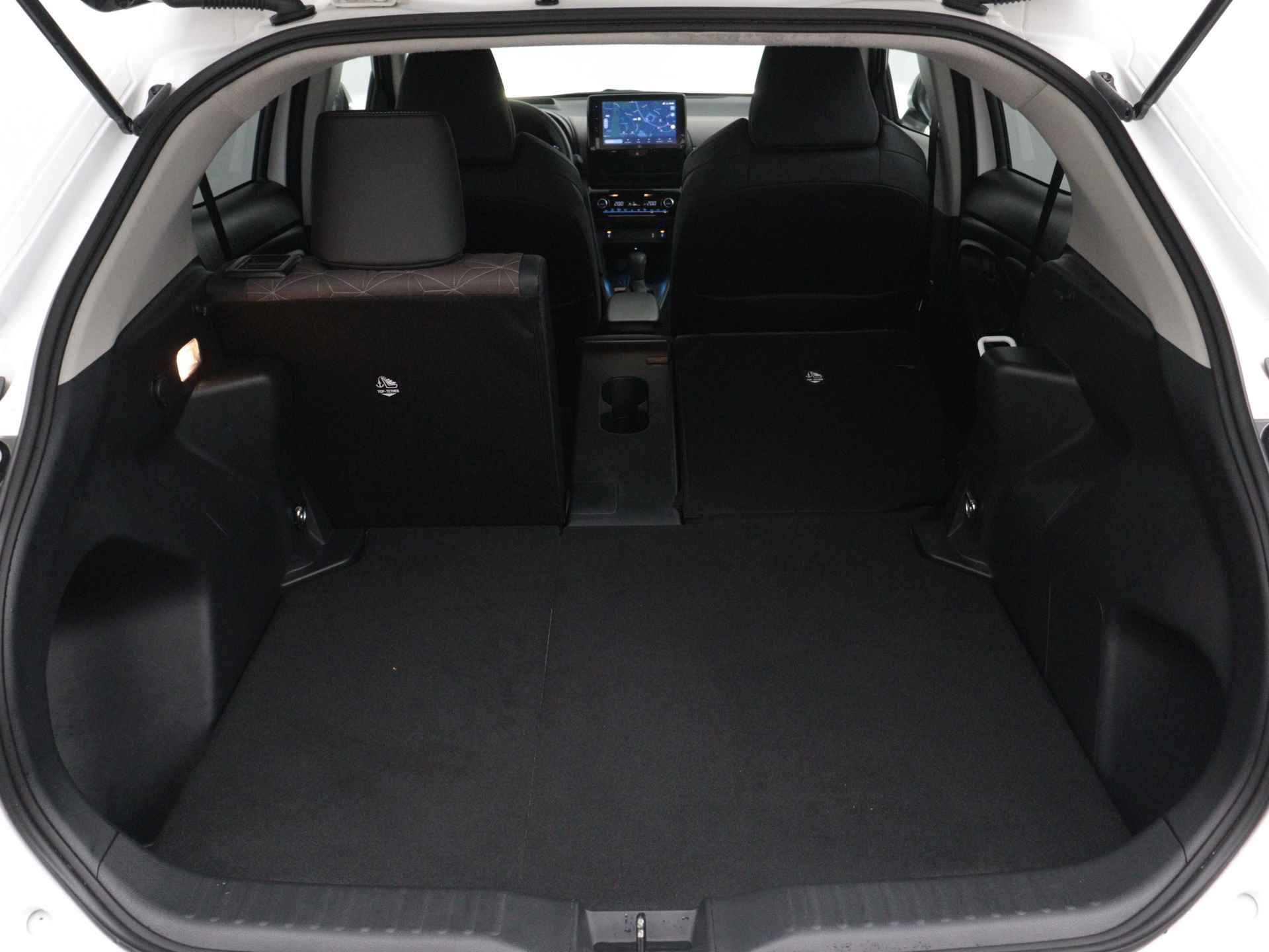 Toyota Yaris Cross 1.5 Hybrid Executive | Navigatie | Verwarmde voorstoelen | - 35/41