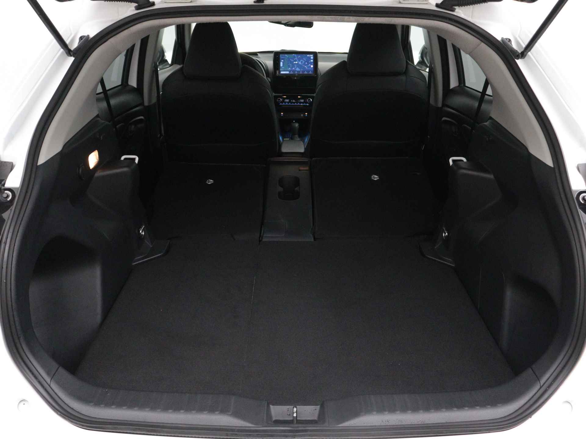 Toyota Yaris Cross 1.5 Hybrid Executive | Navigatie | Verwarmde voorstoelen | - 36/41