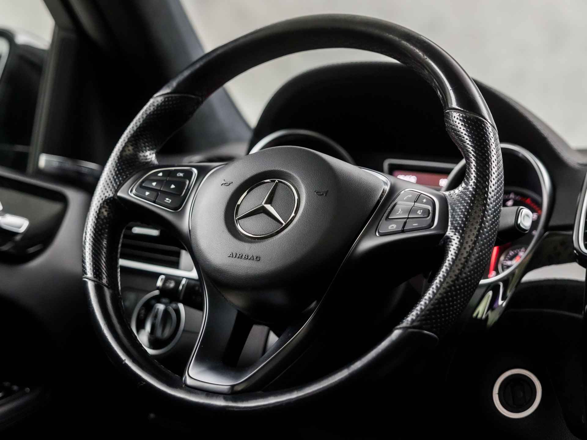 Mercedes-Benz GLE Coupé 350d 4MATIC AMG Sport 259Pk Automaat (PANORAMADAK, ALCANTARA HEMEL, APPLE CARPLAY, LUCHTVERING, GROOT NAVI, MEMORY SEATS, LEDER, STOELVERWARMING/KOELING, SFEERVERLICHTING, HARMAN/KARDON, ADAPTIVE CRUISE, 360 CAMER - 22/42