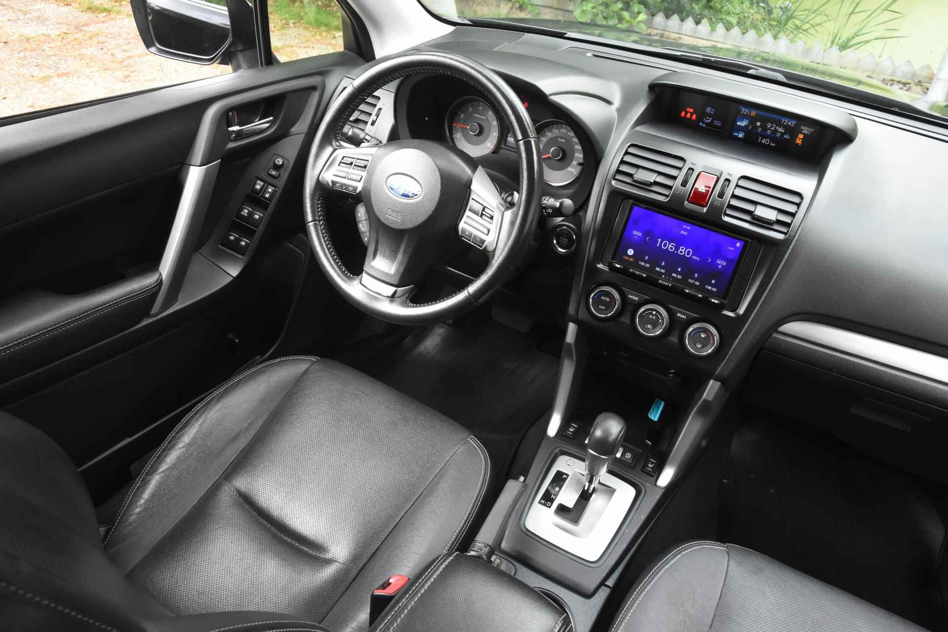 Subaru Forester 2.0 Executive Automaat / panoramadak / leer / camera / elektrische achterklep / trekhaak / cruise control - 3/40