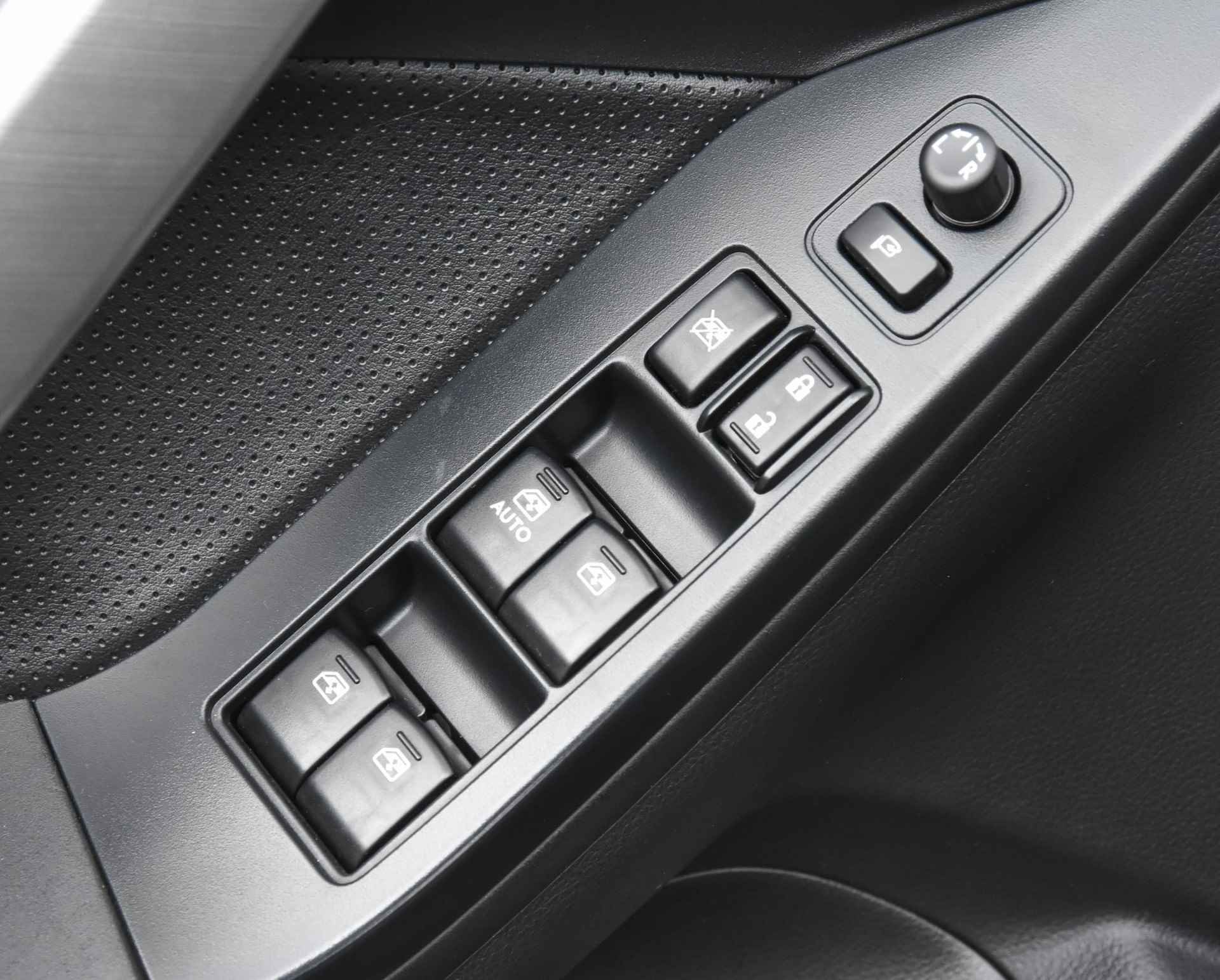 Subaru Forester 2.0 Executive Automaat / panoramadak / leer / camera / elektrische achterklep / trekhaak / cruise control - 13/40