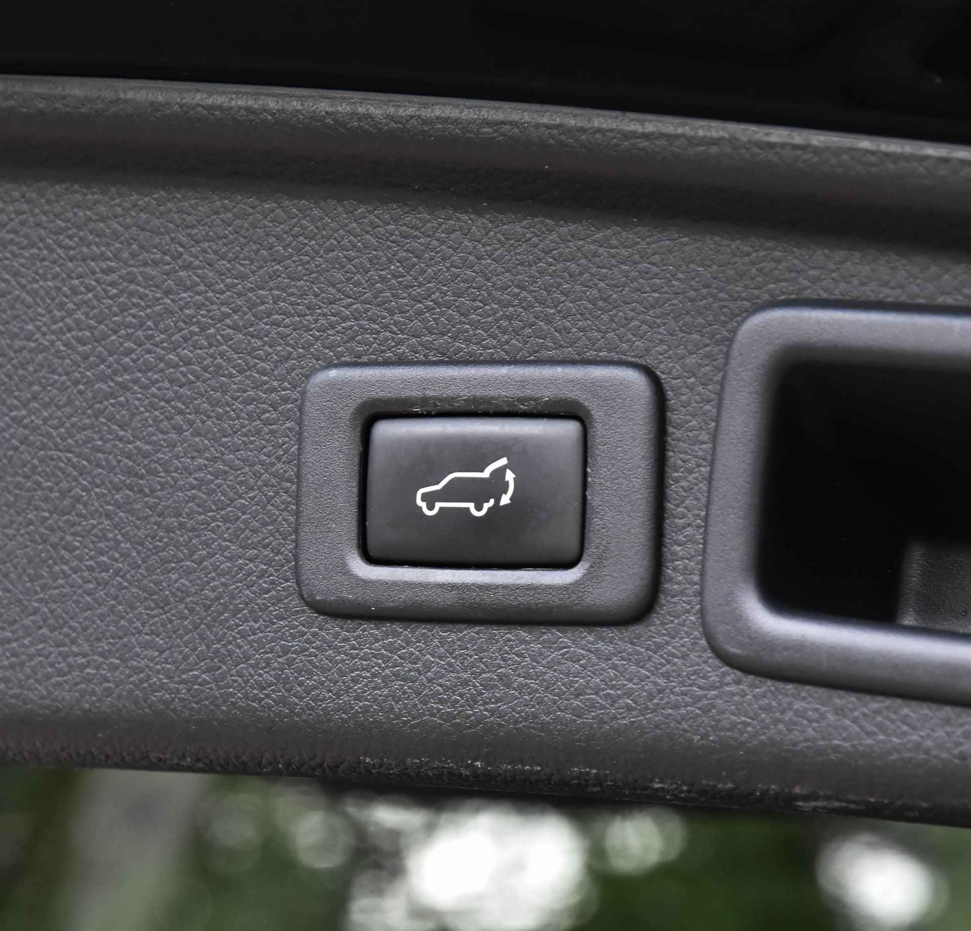 Subaru Forester 2.0 Executive Automaat / panoramadak / leer / camera / elektrische achterklep / trekhaak / cruise control - 25/40