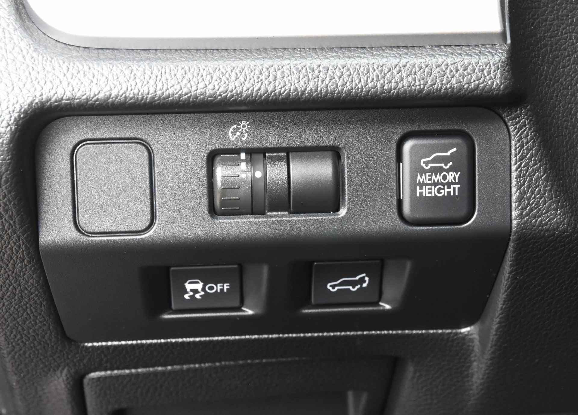 Subaru Forester 2.0 Executive Automaat / panoramadak / leer / camera / elektrische achterklep / trekhaak / cruise control - 33/40