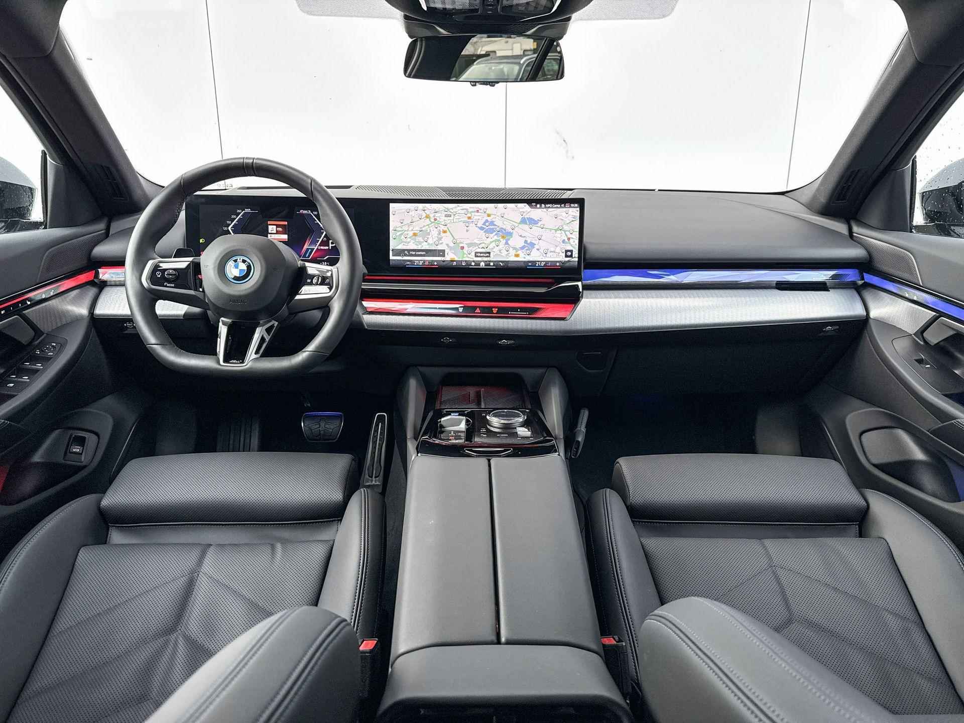 BMW i5 Touring eDrive40 M-Sport Edition Stuurwielrand Verwarming / Electrische Zwenkhaak / Getinte ramen Achter / Glazen Dak / Stoelverwarming Voor & Achter / Stoelventilatie / Driving Assistant / Driving Assistant Plus - 7/29