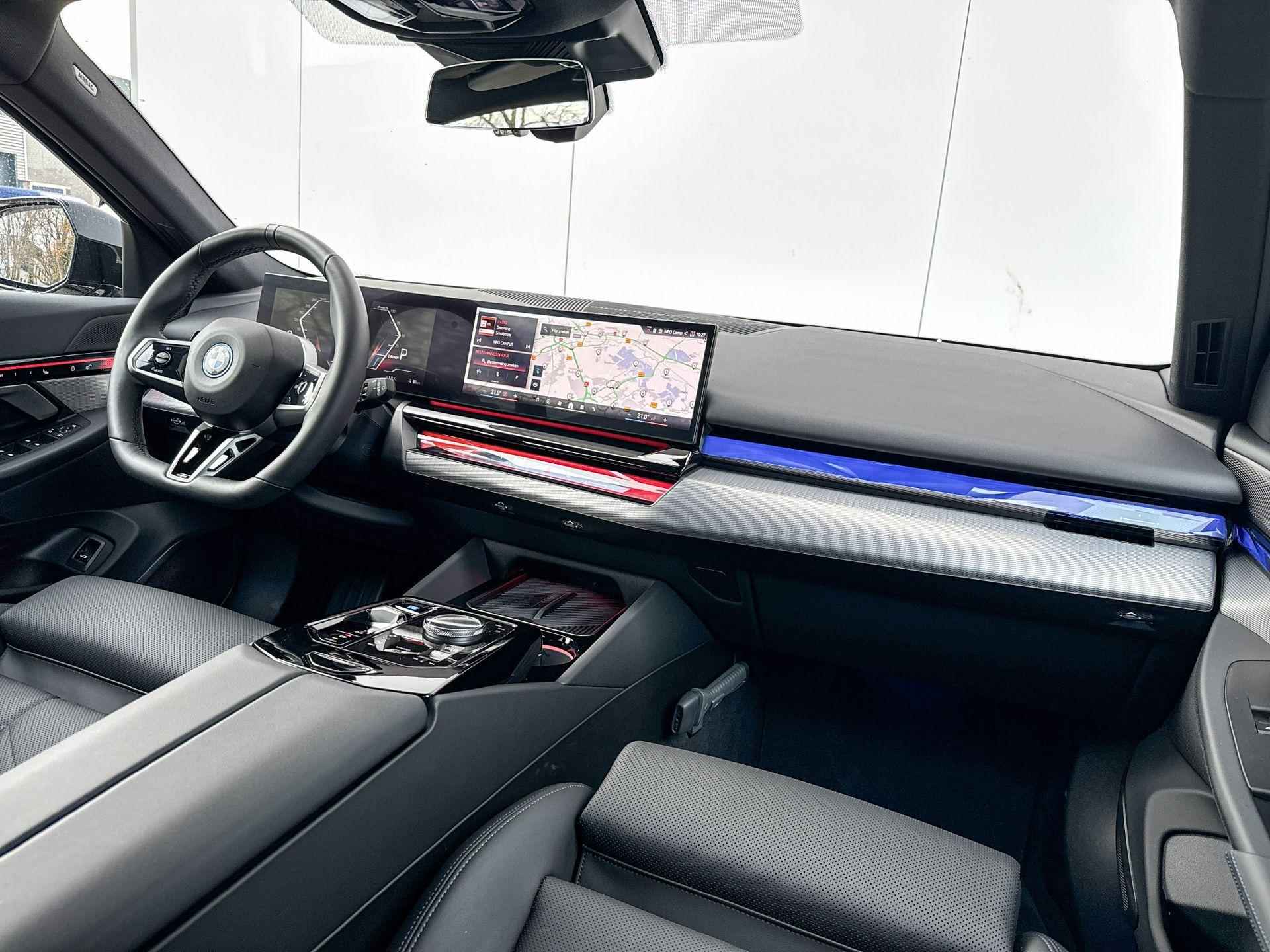 BMW i5 Touring eDrive40 M-Sport Edition Stuurwielrand Verwarming / Electrische Zwenkhaak / Getinte ramen Achter / Glazen Dak / Stoelverwarming Voor & Achter / Stoelventilatie / Driving Assistant / Driving Assistant Plus - 18/29