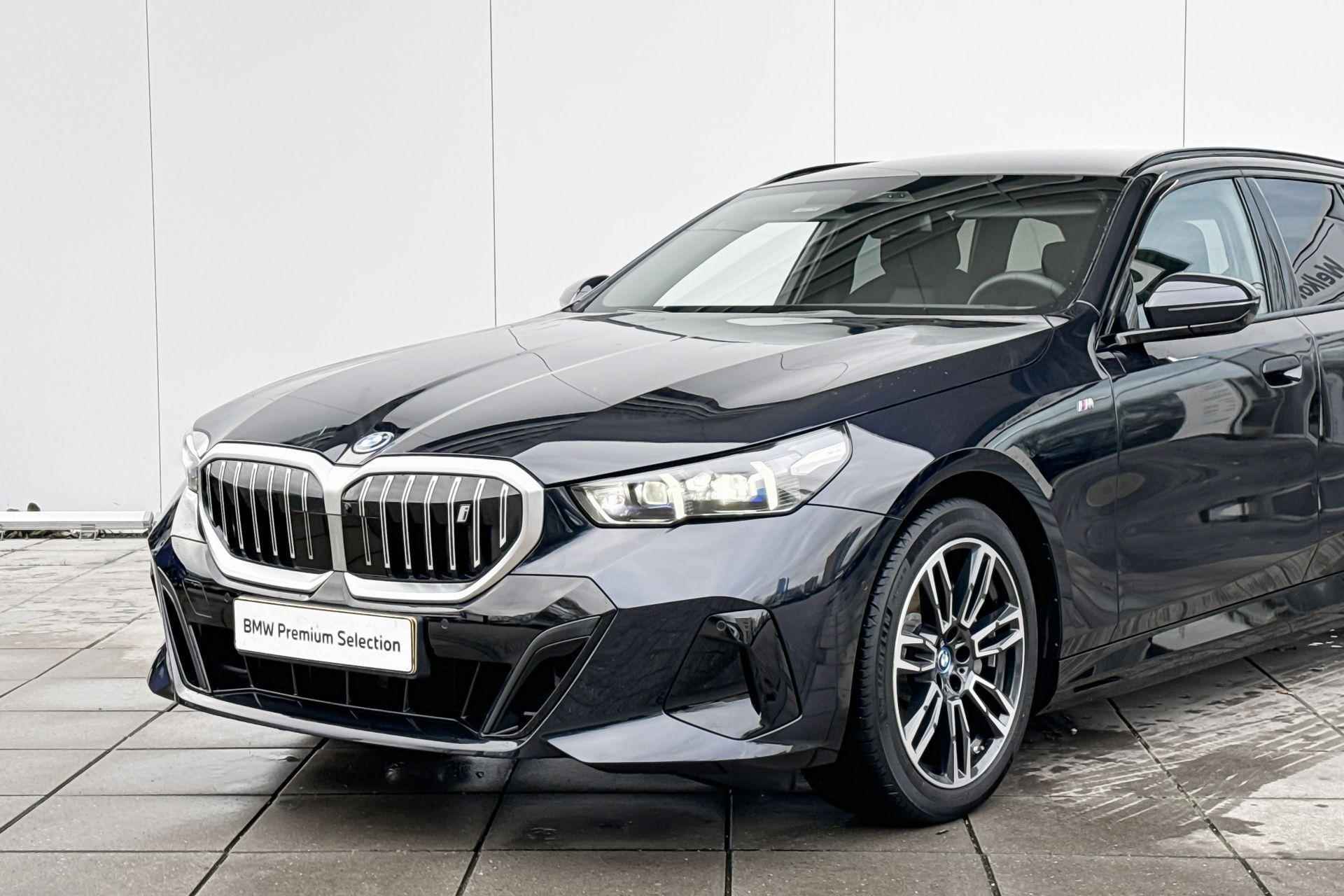 BMW i5 Touring eDrive40 M-Sport Edition Stuurwielrand Verwarming / Electrische Zwenkhaak / Getinte ramen Achter / Glazen Dak / Stoelverwarming Voor & Achter / Stoelventilatie / Driving Assistant / Driving Assistant Plus - 27/29