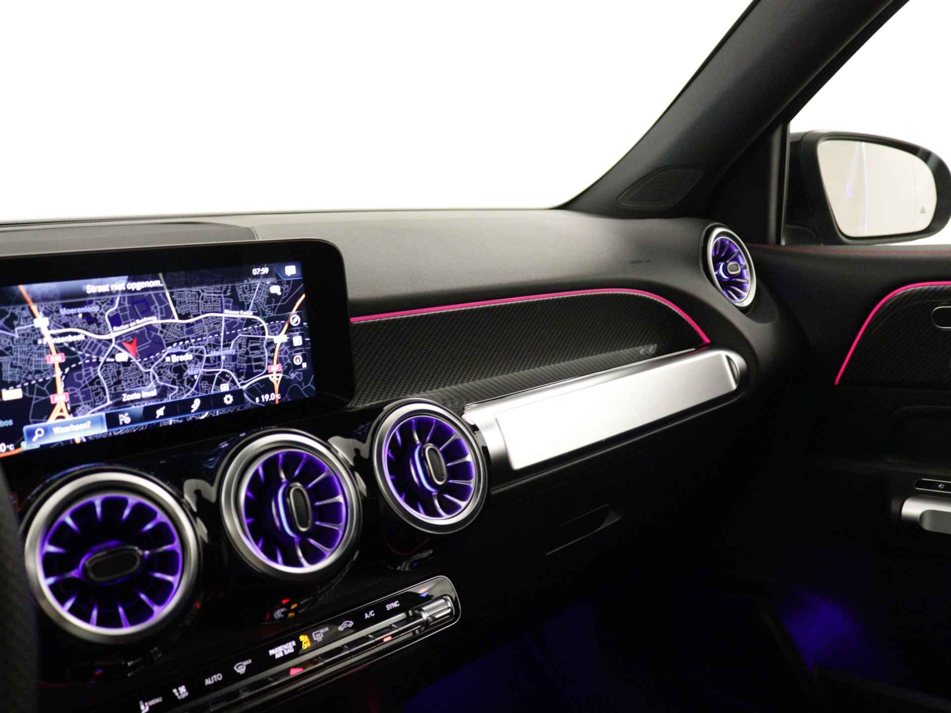 Mercedes-Benz GLB 180 AMG Line 7p | Nightpakket |  Dodehoekassistent |  GUARD 360° Voertuigbescherming Plus | EASY PACK achterklep | Keyless-Go comfortpakket | Parkeerpakket met achteruitrijcamera | - 8/44