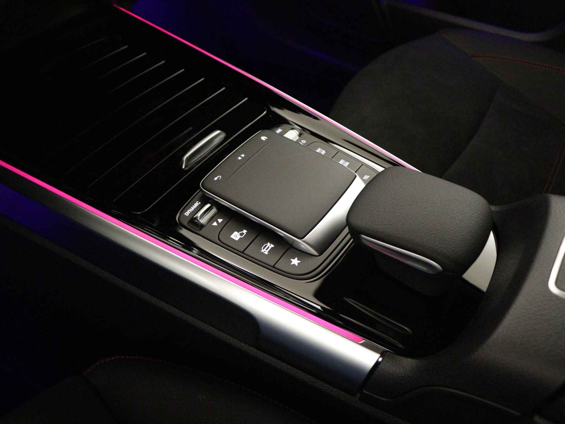 Mercedes-Benz GLB 180 AMG Line 7p | Nightpakket |  Dodehoekassistent |  GUARD 360° Voertuigbescherming Plus | EASY PACK achterklep | Keyless-Go comfortpakket | Parkeerpakket met achteruitrijcamera | - 13/44