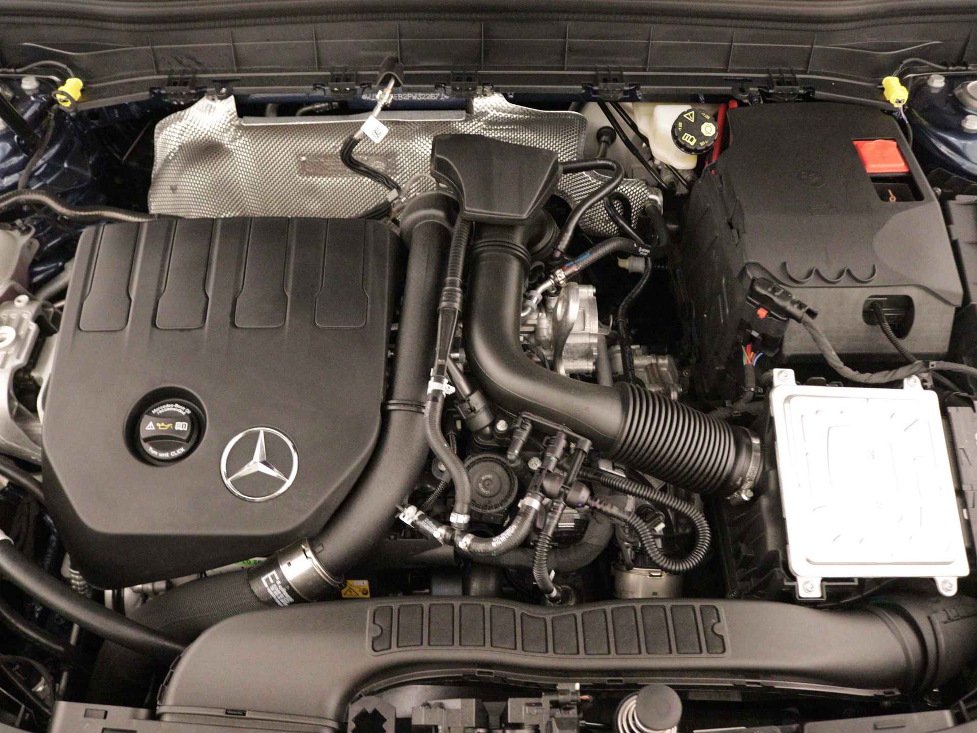 Mercedes-Benz GLB 180 AMG Line 7p | Nightpakket |  Dodehoekassistent |  GUARD 360° Voertuigbescherming Plus | EASY PACK achterklep | Keyless-Go comfortpakket | Parkeerpakket met achteruitrijcamera | - 41/44