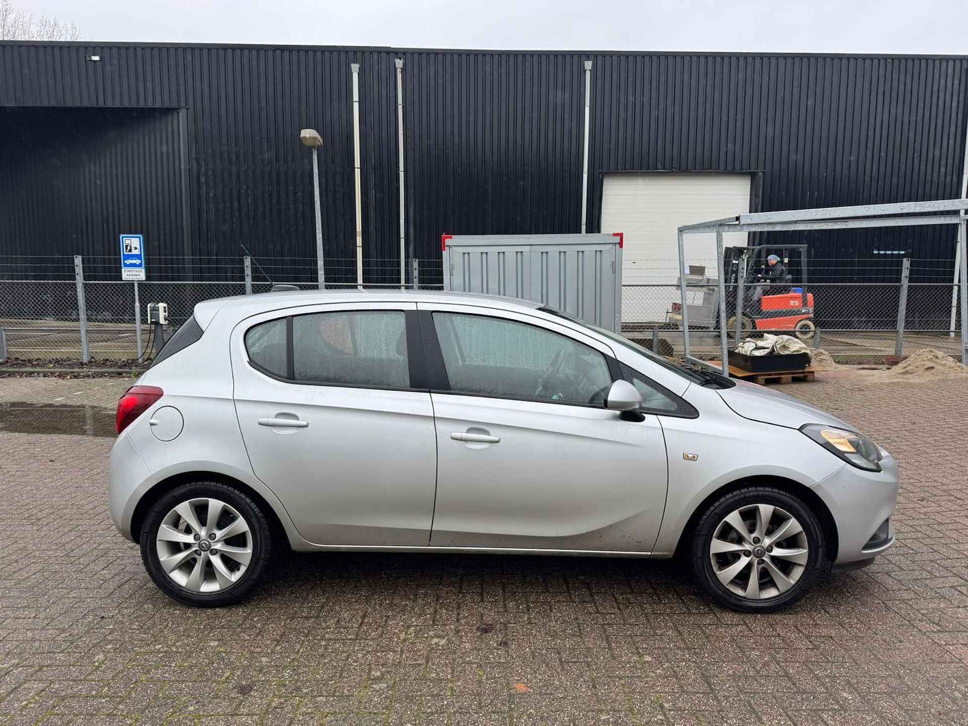 Opel Corsa 1.4 Favourite - 19/25