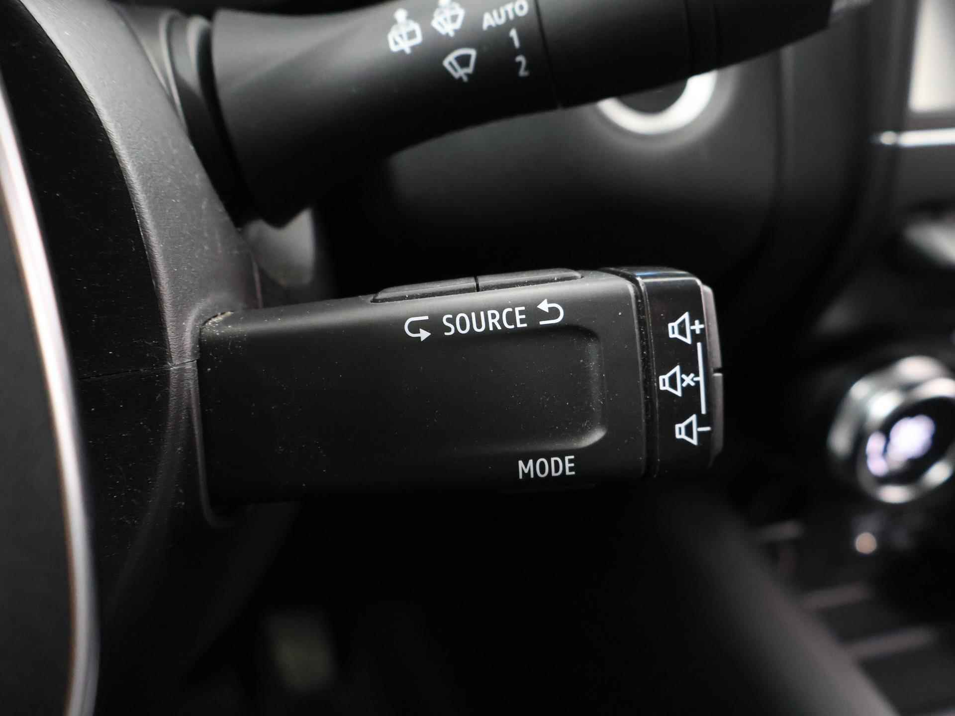 Renault Captur 1.6 E-Tech Plug-in Hybrid 160 Intens | Navigatie | Parkeercamera | Cruise Control | Climate Control | Bluetooth | - 31/43