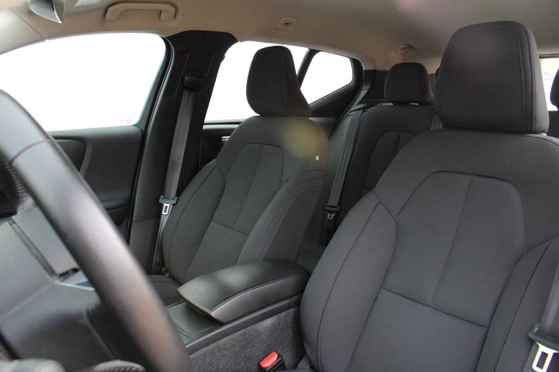 Volvo XC40 1.5 T2 Business Pro, Elektrisch verstelbare voorstoelen + bestuurdersstoel met geheugen, Apple Carplay/Android auto, Parkeersensoren, Voorstoelen/Stuur Verwarmd,  18'' Lichtmetalen Velgen - 9/55