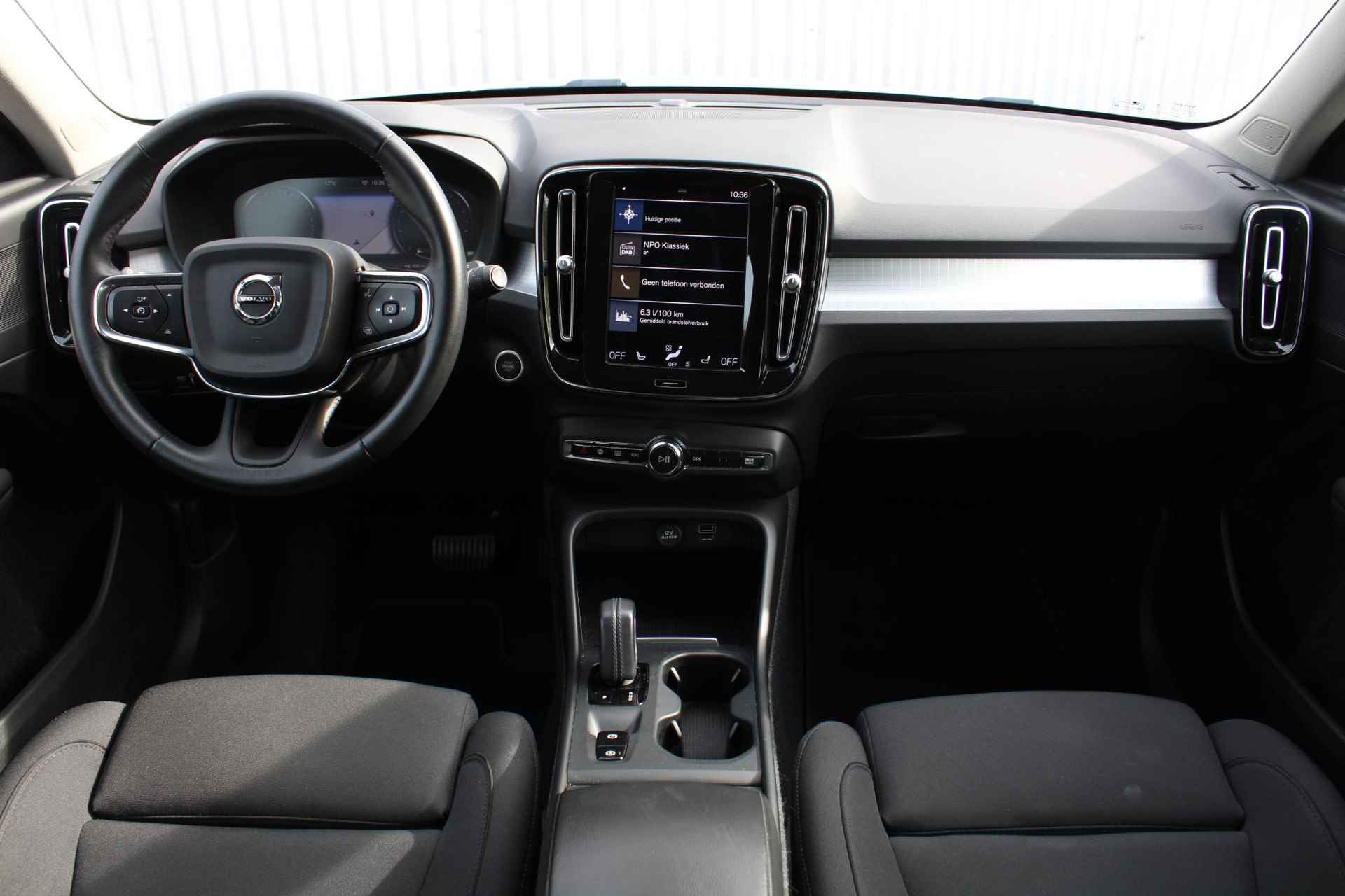 Volvo XC40 1.5 T2 Business Pro, Elektrisch verstelbare voorstoelen + bestuurdersstoel met geheugen, Apple Carplay/Android auto, Parkeersensoren, Voorstoelen/Stuur Verwarmd,  18'' Lichtmetalen Velgen - 10/55