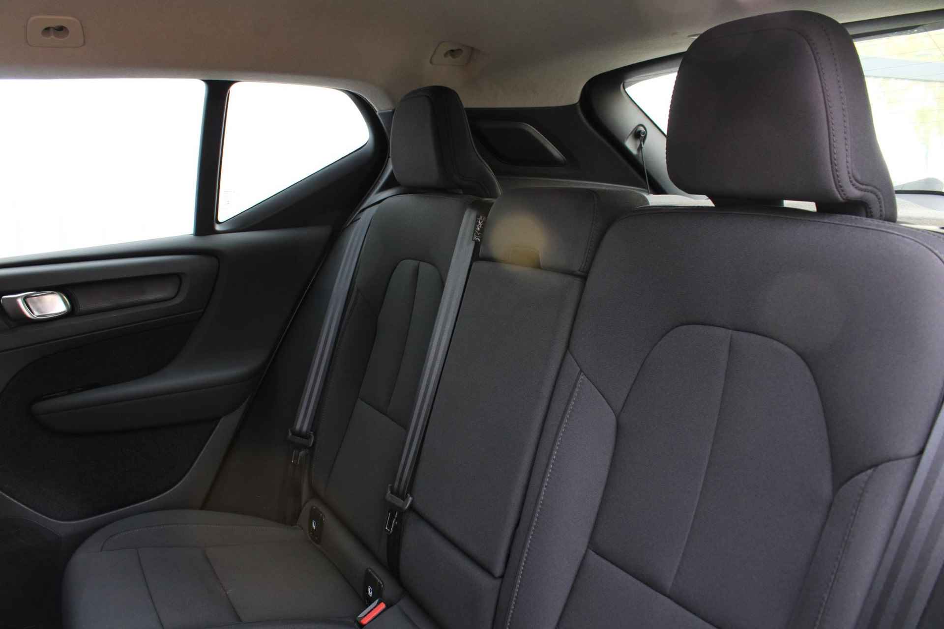 Volvo XC40 1.5 T2 Business Pro, Elektrisch verstelbare voorstoelen + bestuurdersstoel met geheugen, Apple Carplay/Android auto, Parkeersensoren, Voorstoelen/Stuur Verwarmd,  18'' Lichtmetalen Velgen - 22/55