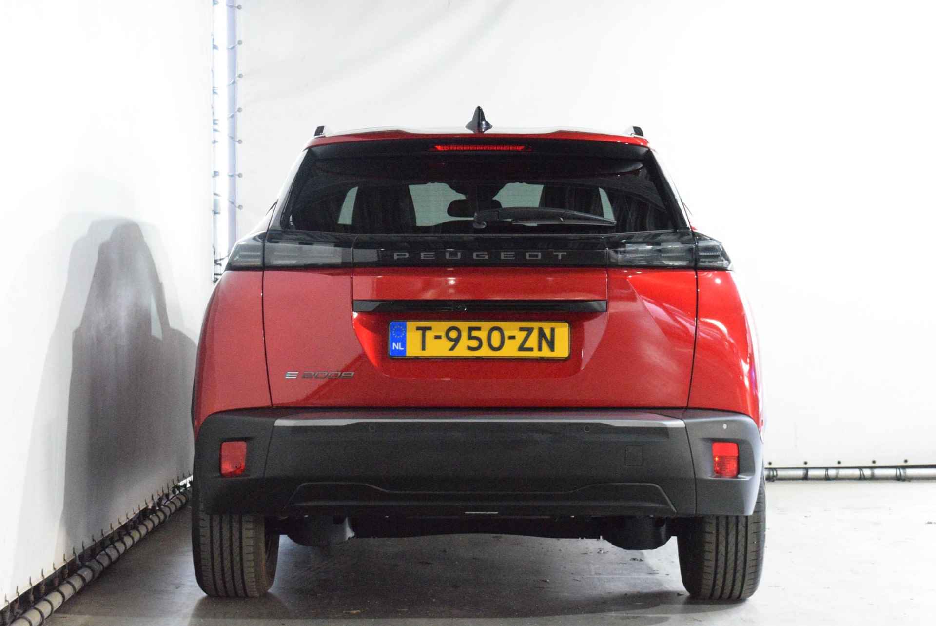 Peugeot e-2008 EV Allure 54 kWh  | NAVIGATIE | CARPLAY | ACHTERUITRIJCAMERA MET SENSOREN | ACTIEPRIJS! - 5/29