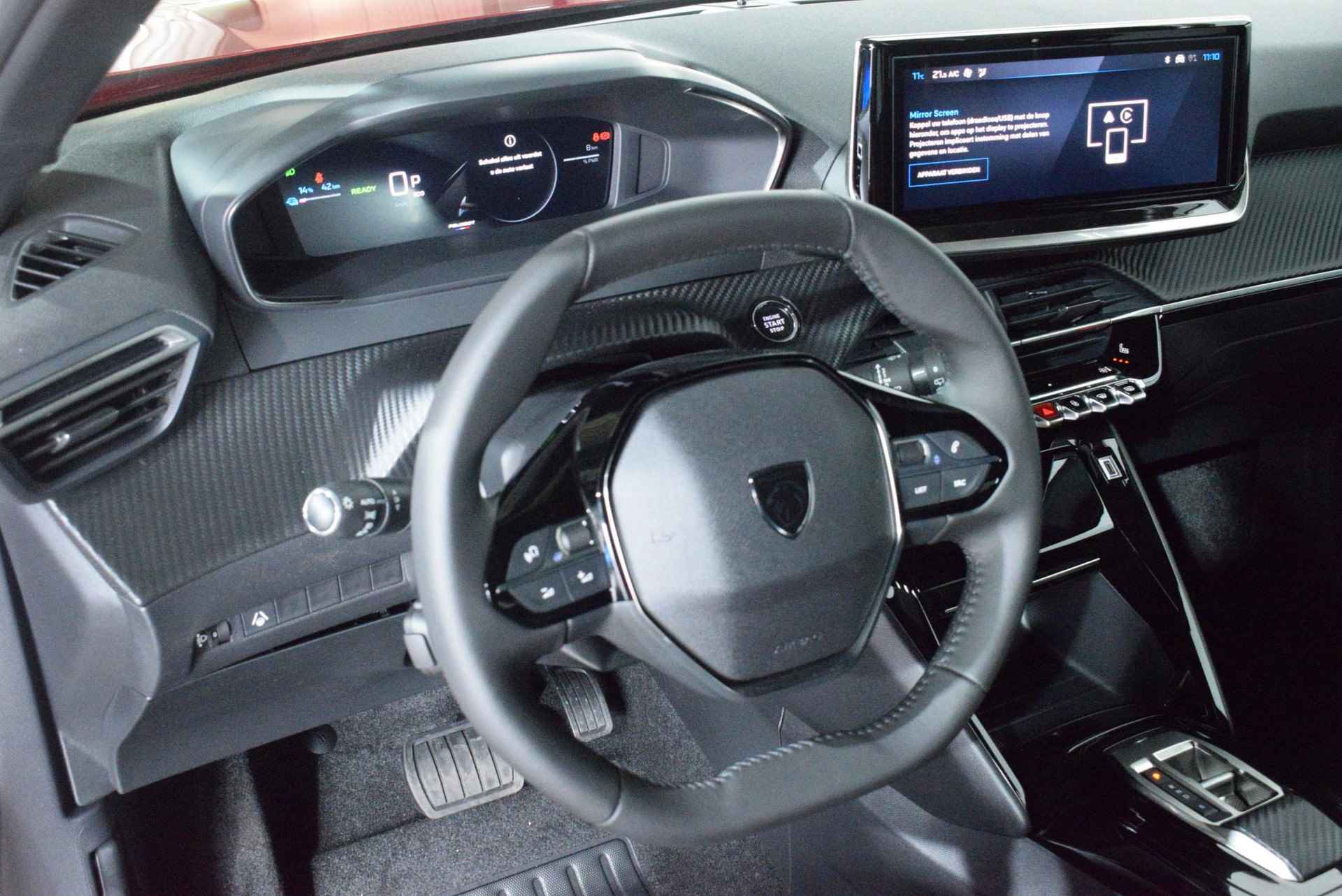 Peugeot e-2008 EV Allure 54 kWh  | NAVIGATIE | CARPLAY | ACHTERUITRIJCAMERA MET SENSOREN | ACTIEPRIJS! - 6/29