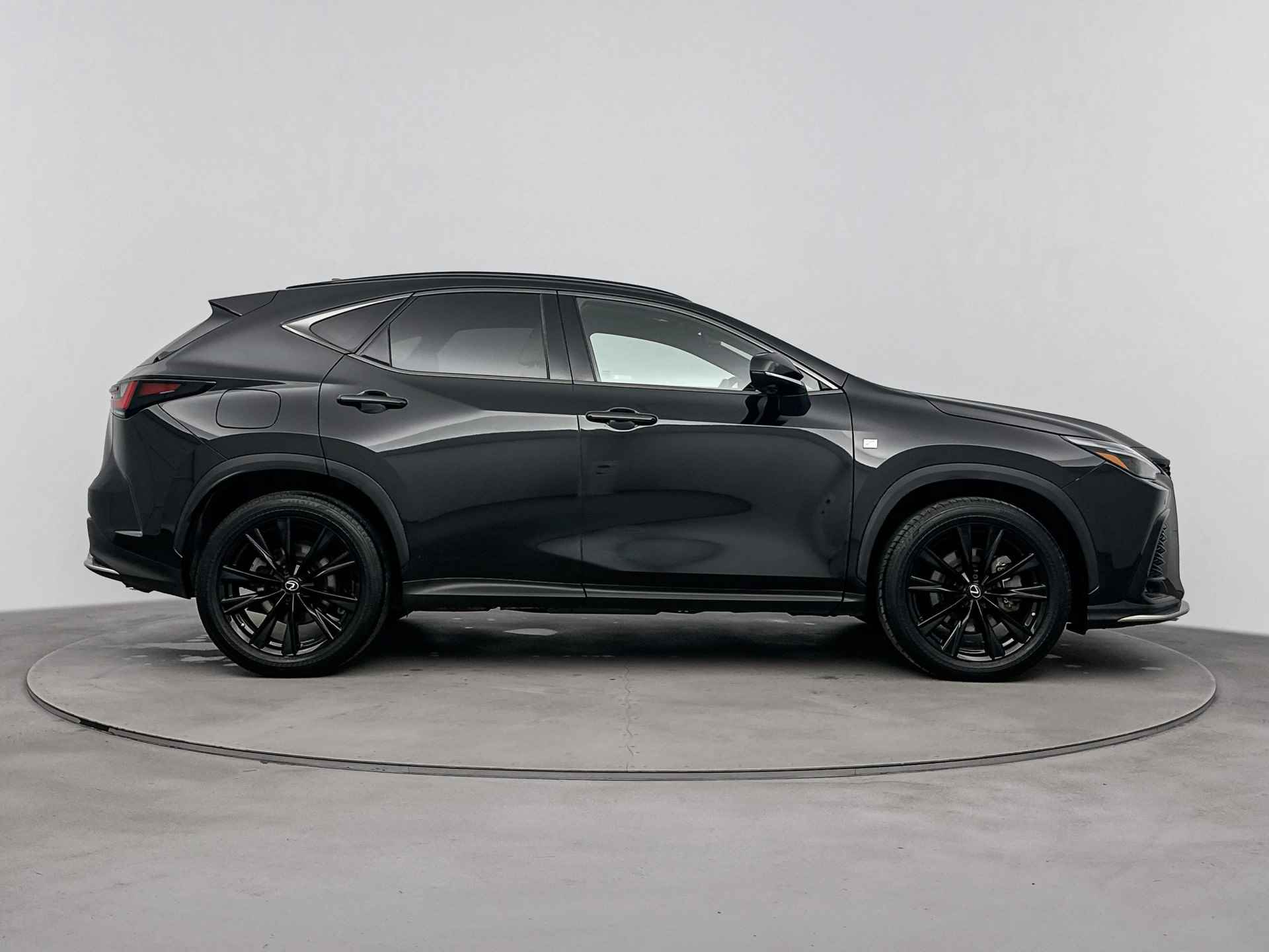 Lexus NX 450h+ AWD F Sport Line | Stoel en stuurwiel verwarmd | LM velgen | Draadloze telefoonlader | Navigatie | 360 Camera | Dodehoek Ass. | - 29/48