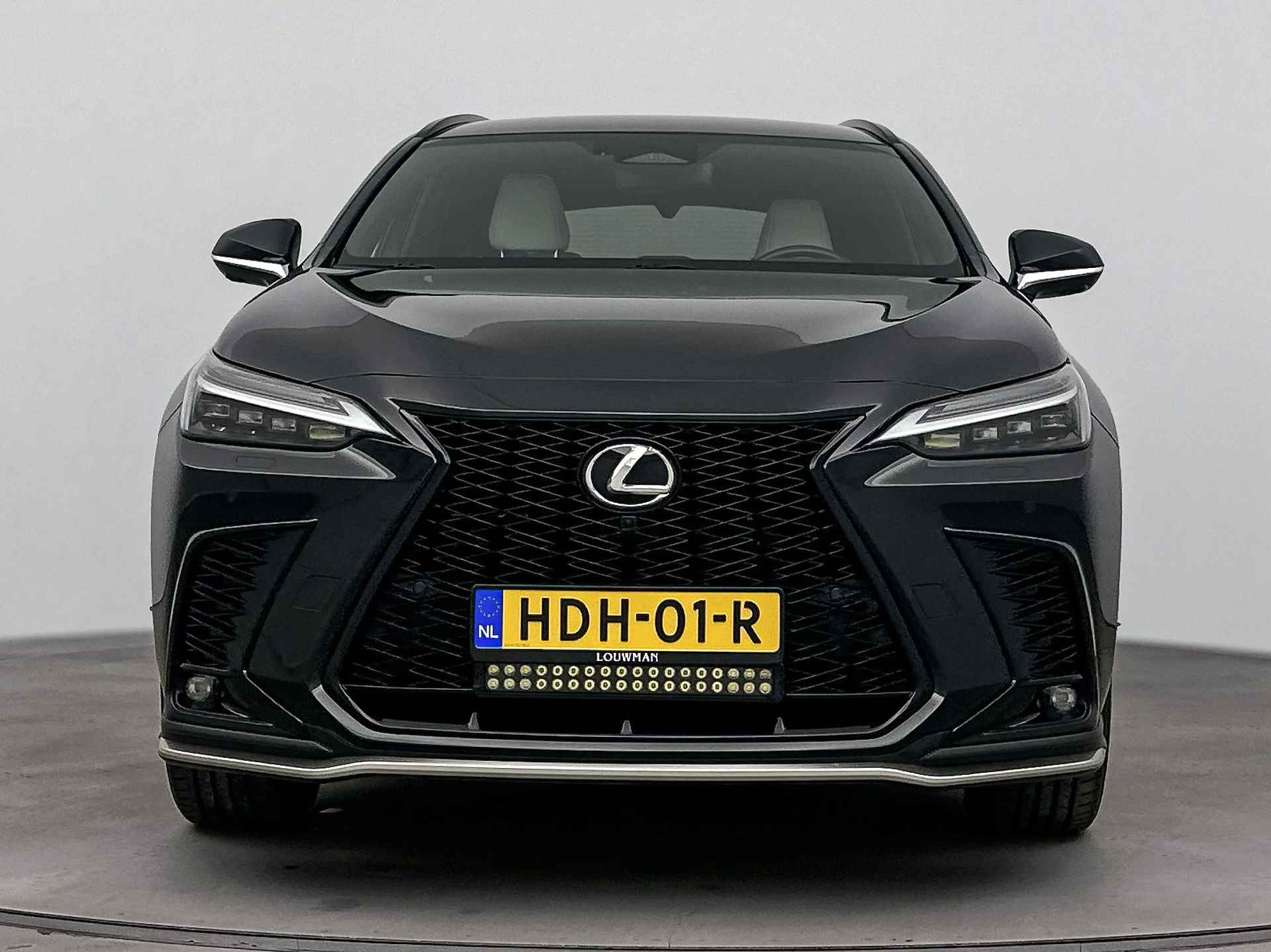 Lexus NX 450h+ AWD F Sport Line | Stoel en stuurwiel verwarmd | LM velgen | Draadloze telefoonlader | Navigatie | 360 Camera | Dodehoek Ass. | - 39/48